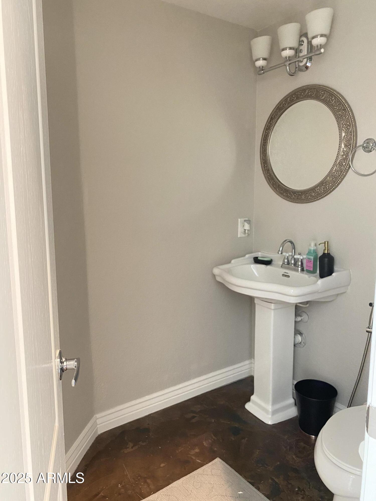 2401 E RIO SALADO Parkway, 1012