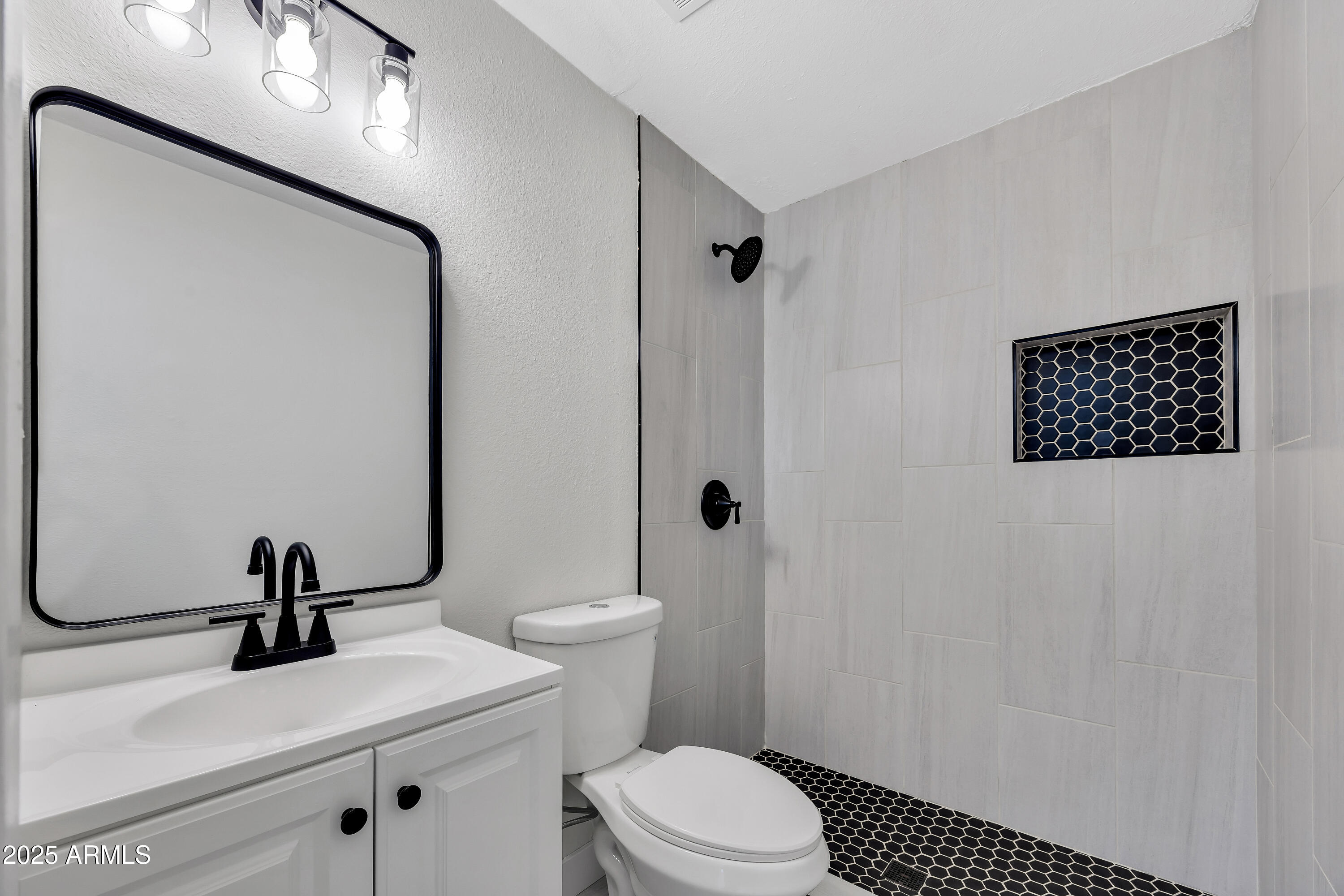 119 W SILVER REEF Road