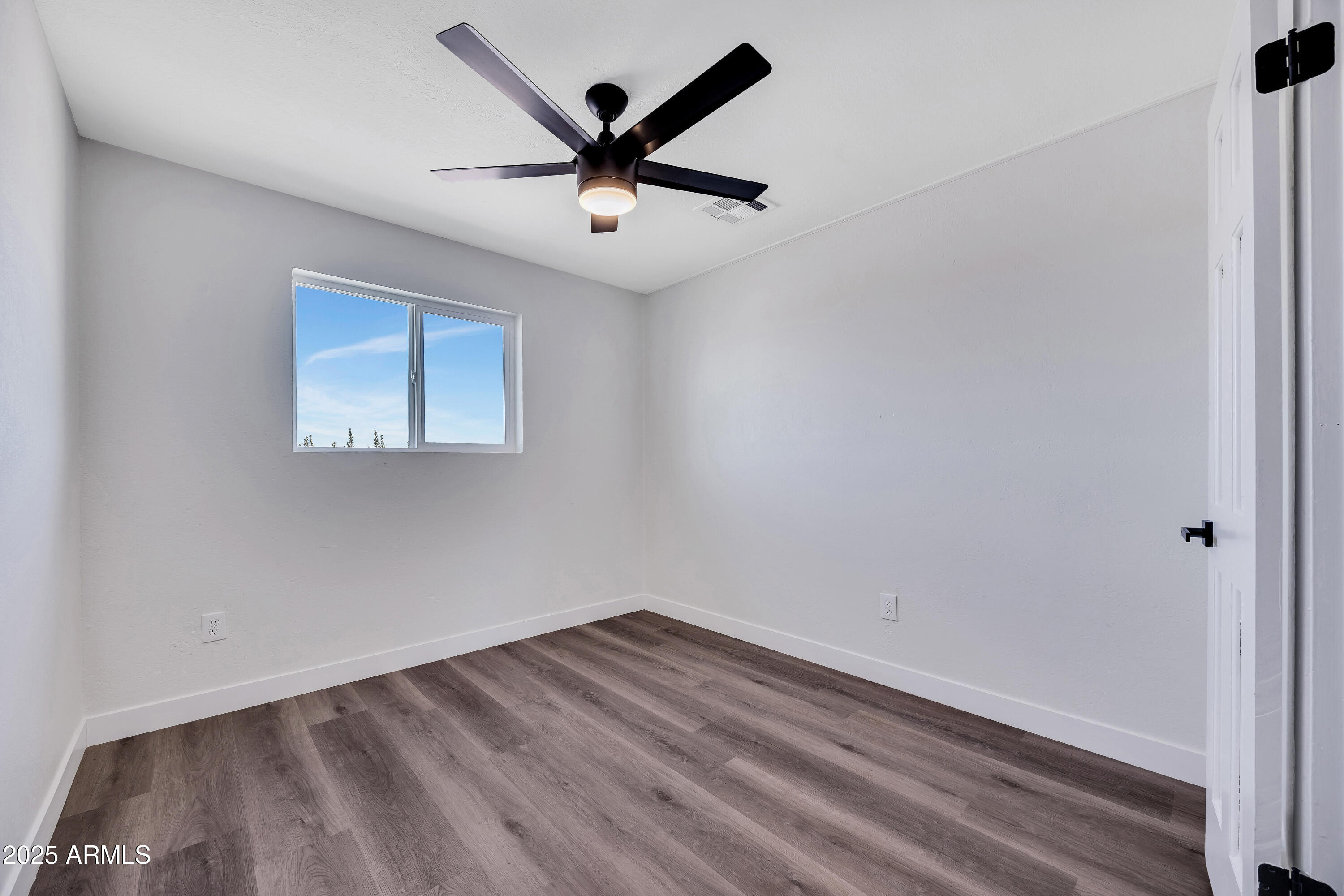 119 W SILVER REEF Road