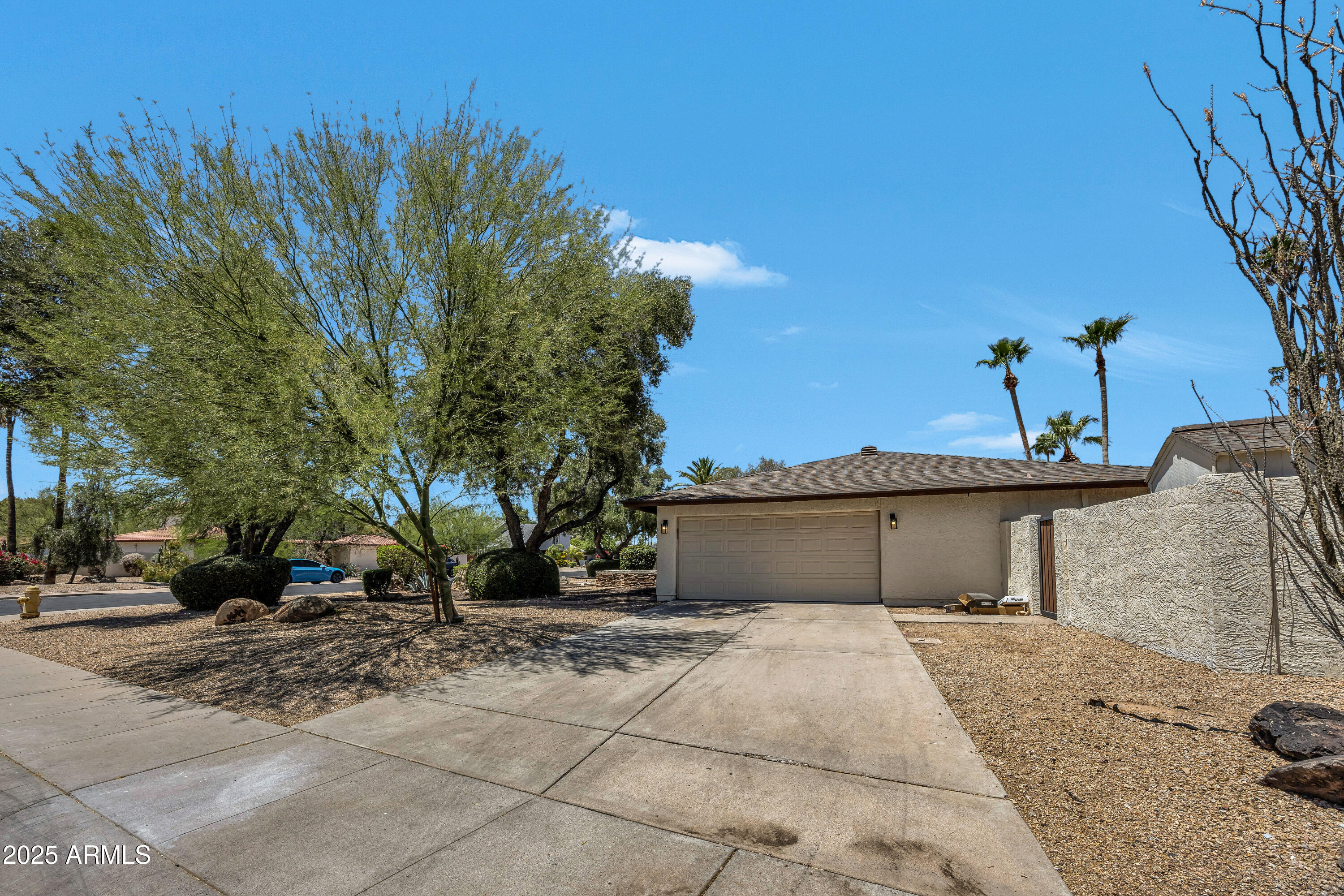 5728 E SHARON Drive