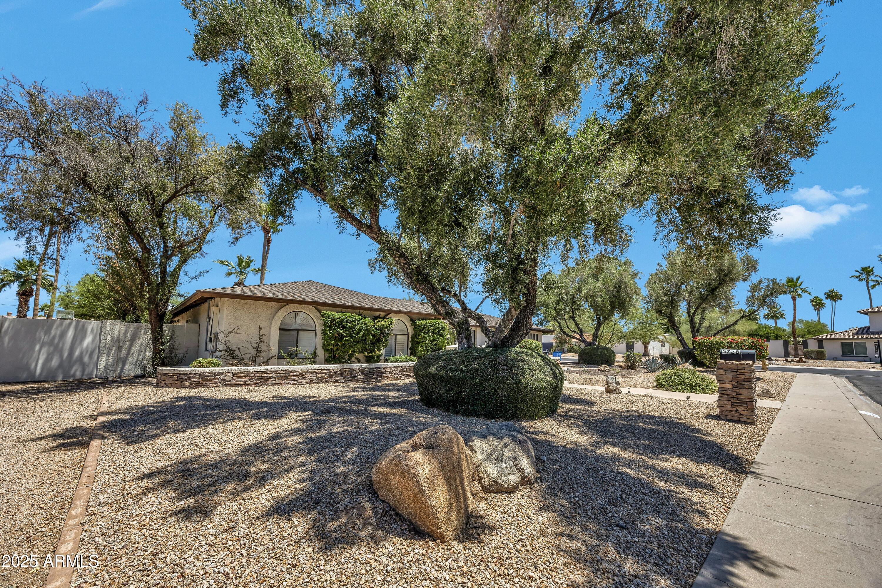 5728 E SHARON Drive