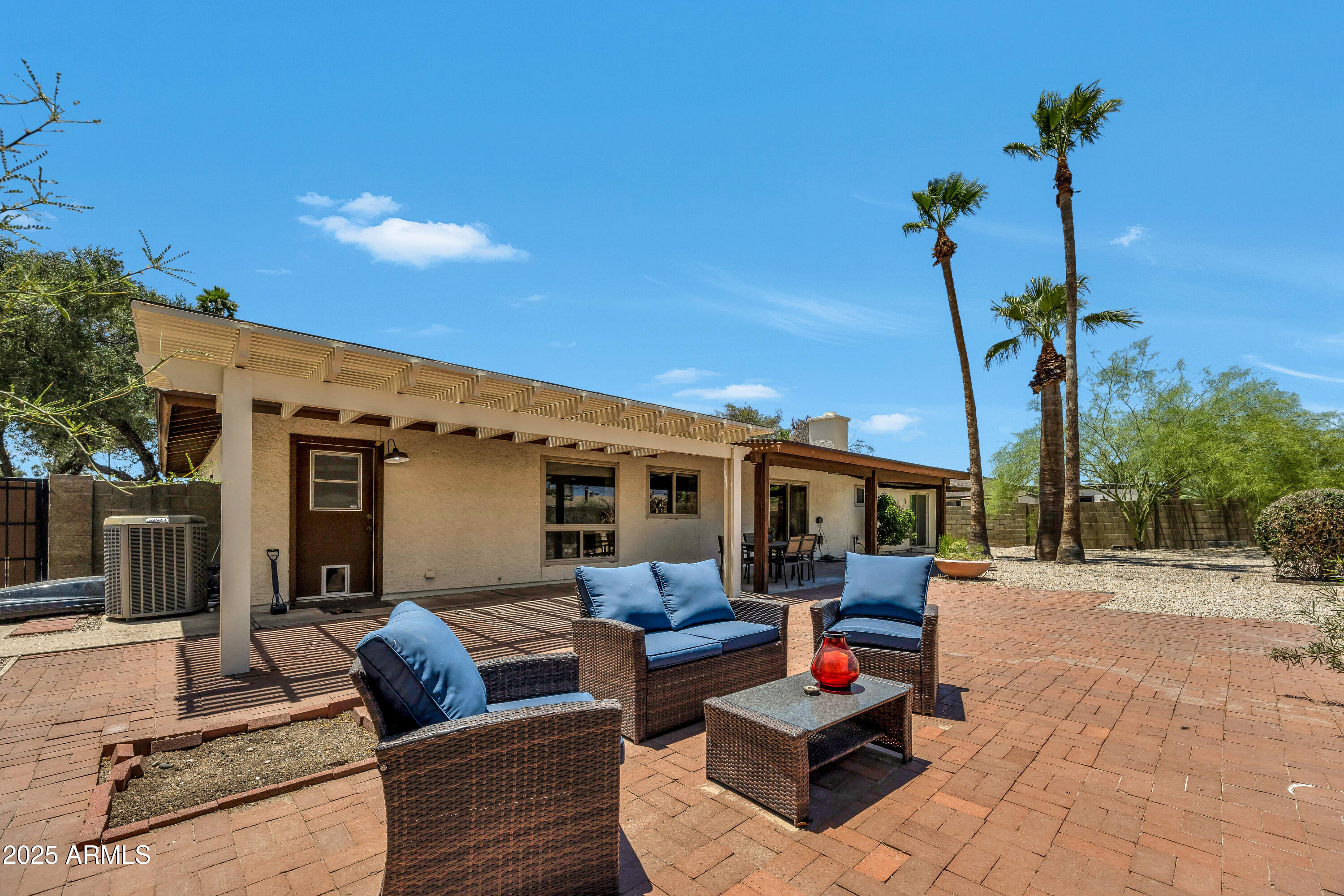 5728 E SHARON Drive
