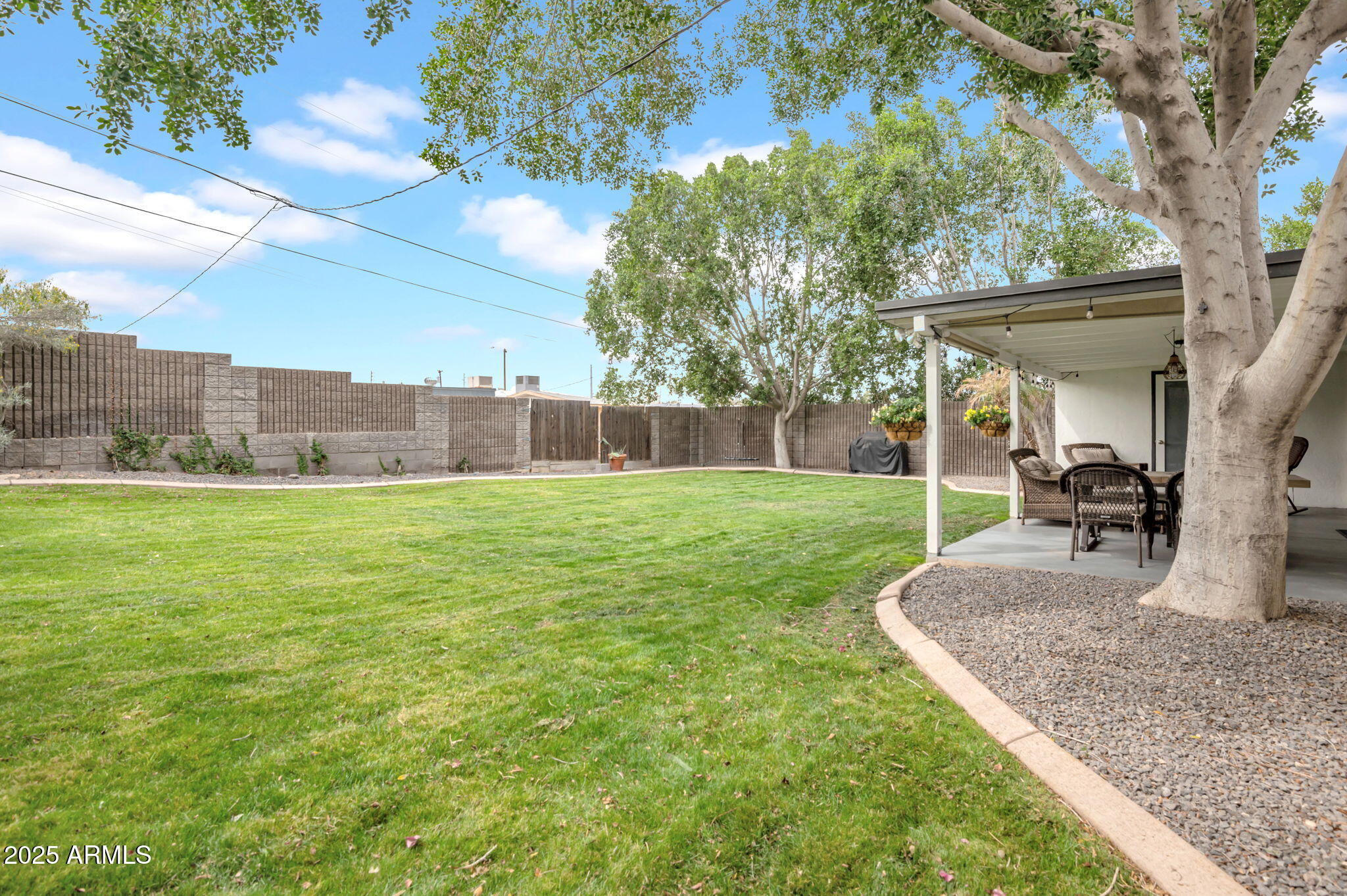 1233 E EL CAMINO Drive