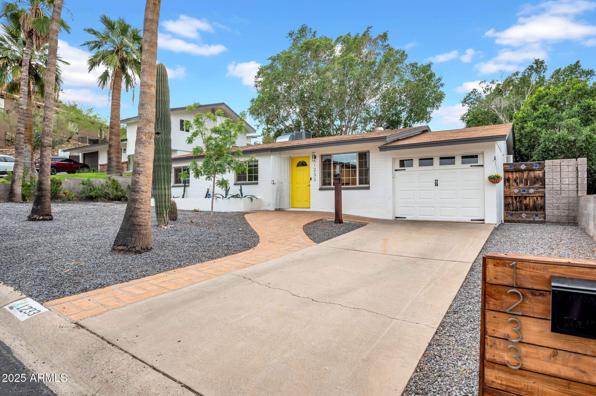 1233 E EL CAMINO Drive