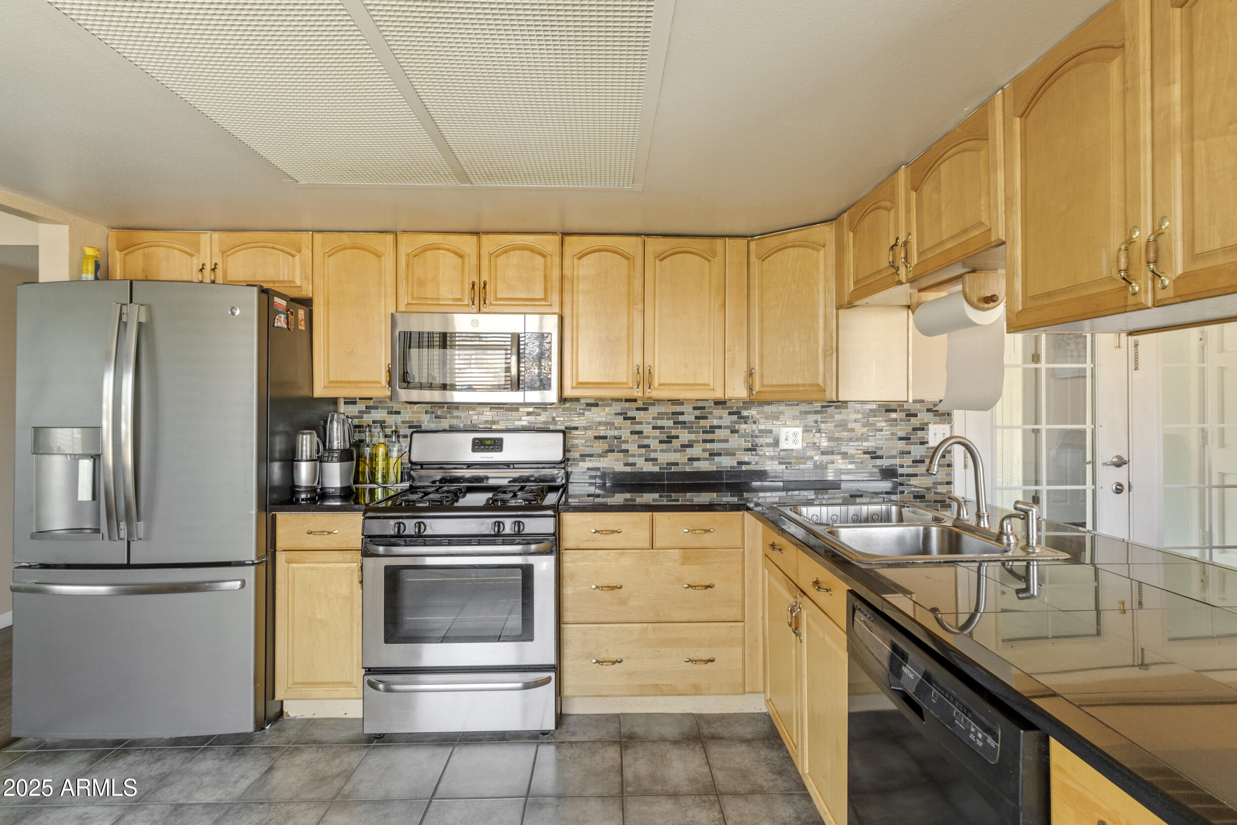 2201 W WETHERSFIELD Road