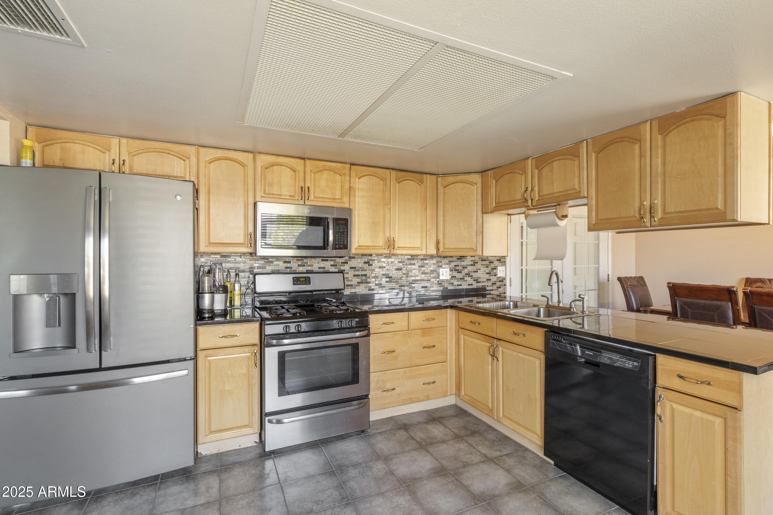 2201 W WETHERSFIELD Road