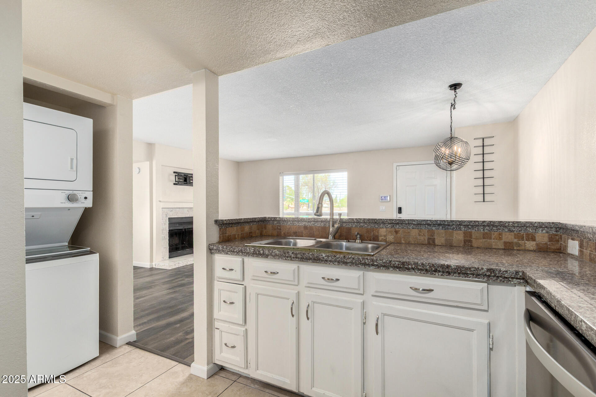 1645 W BASELINE Road, 2098