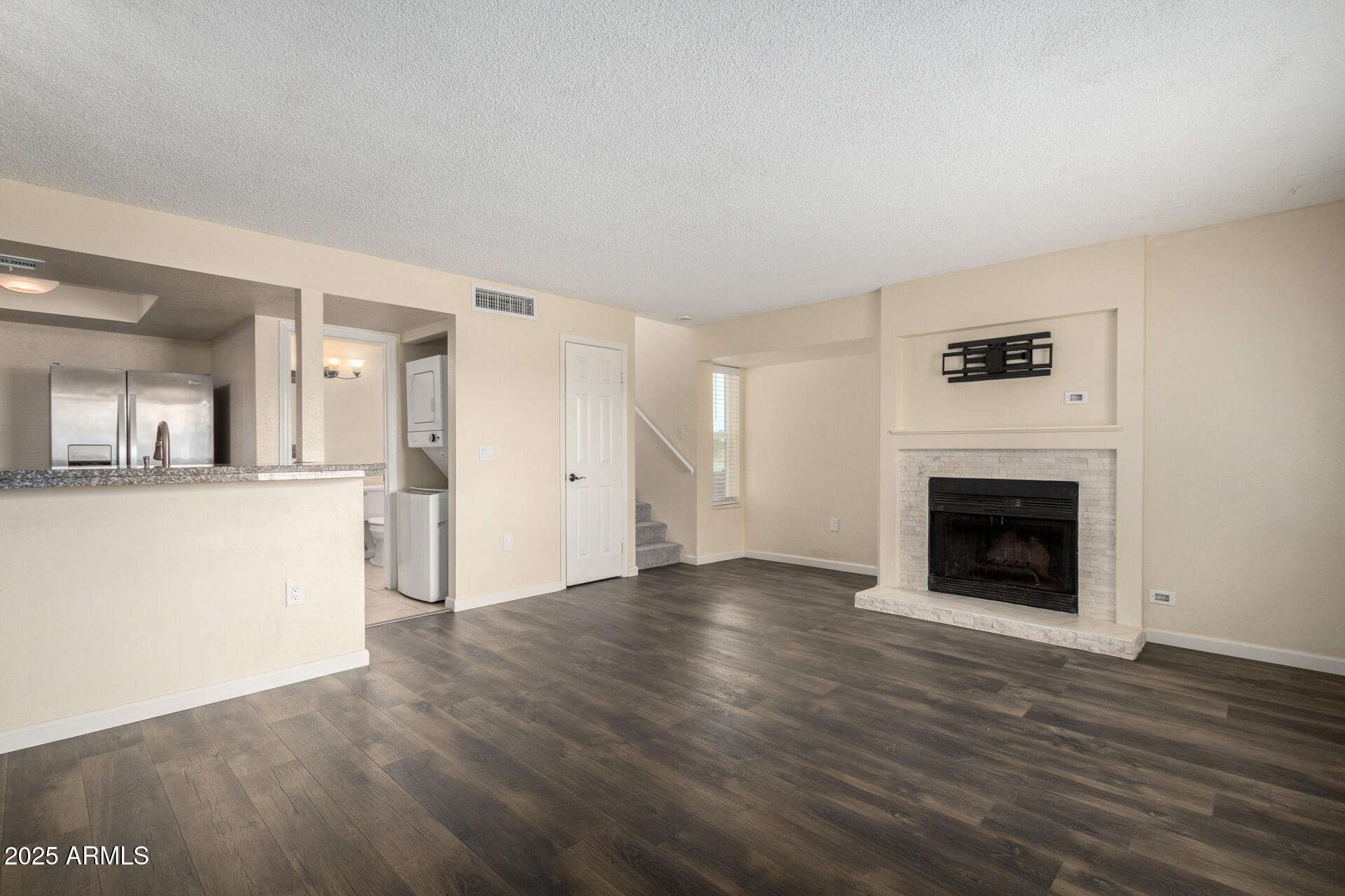 1645 W BASELINE Road, 2098