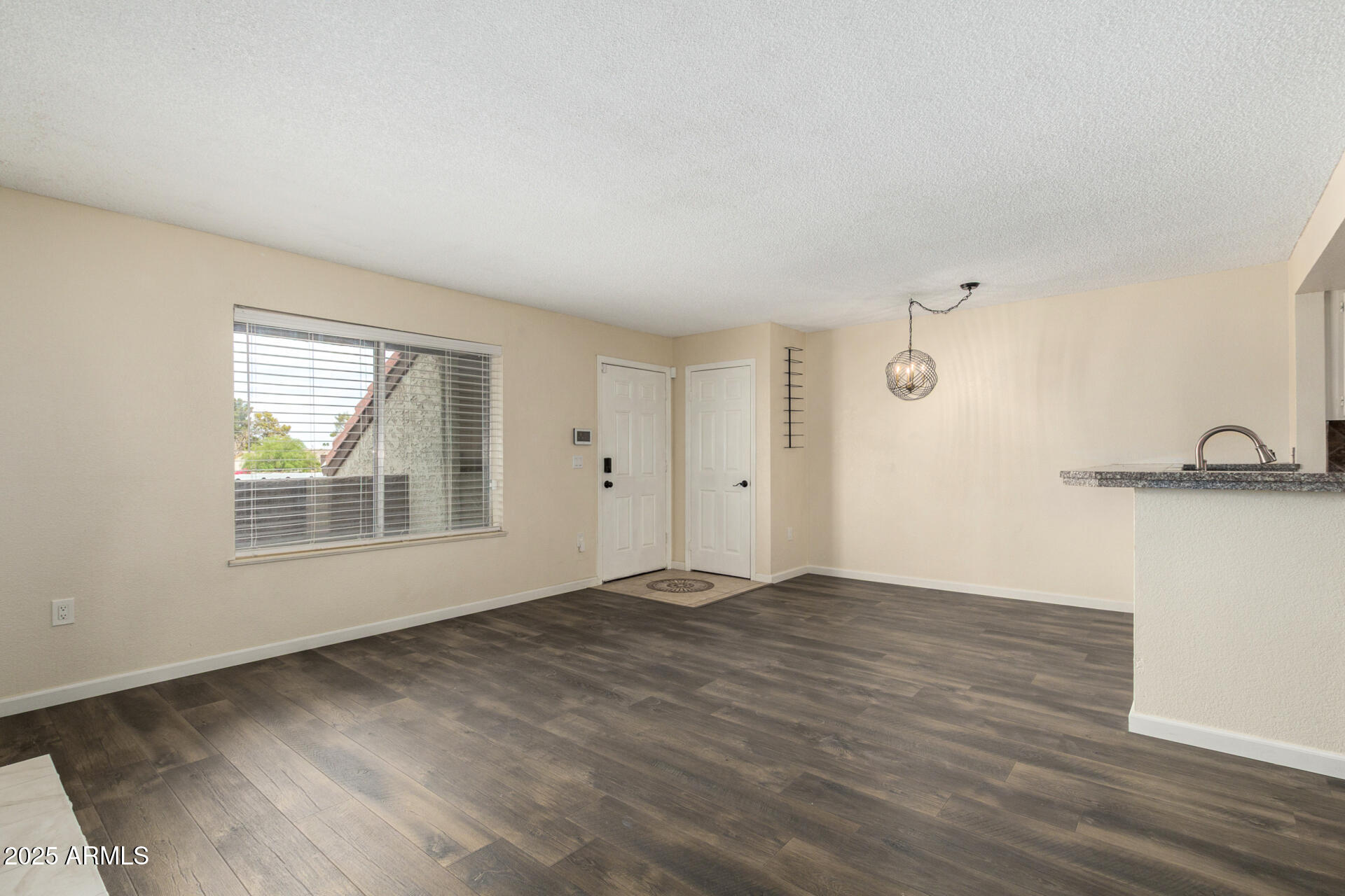 1645 W BASELINE Road, 2098