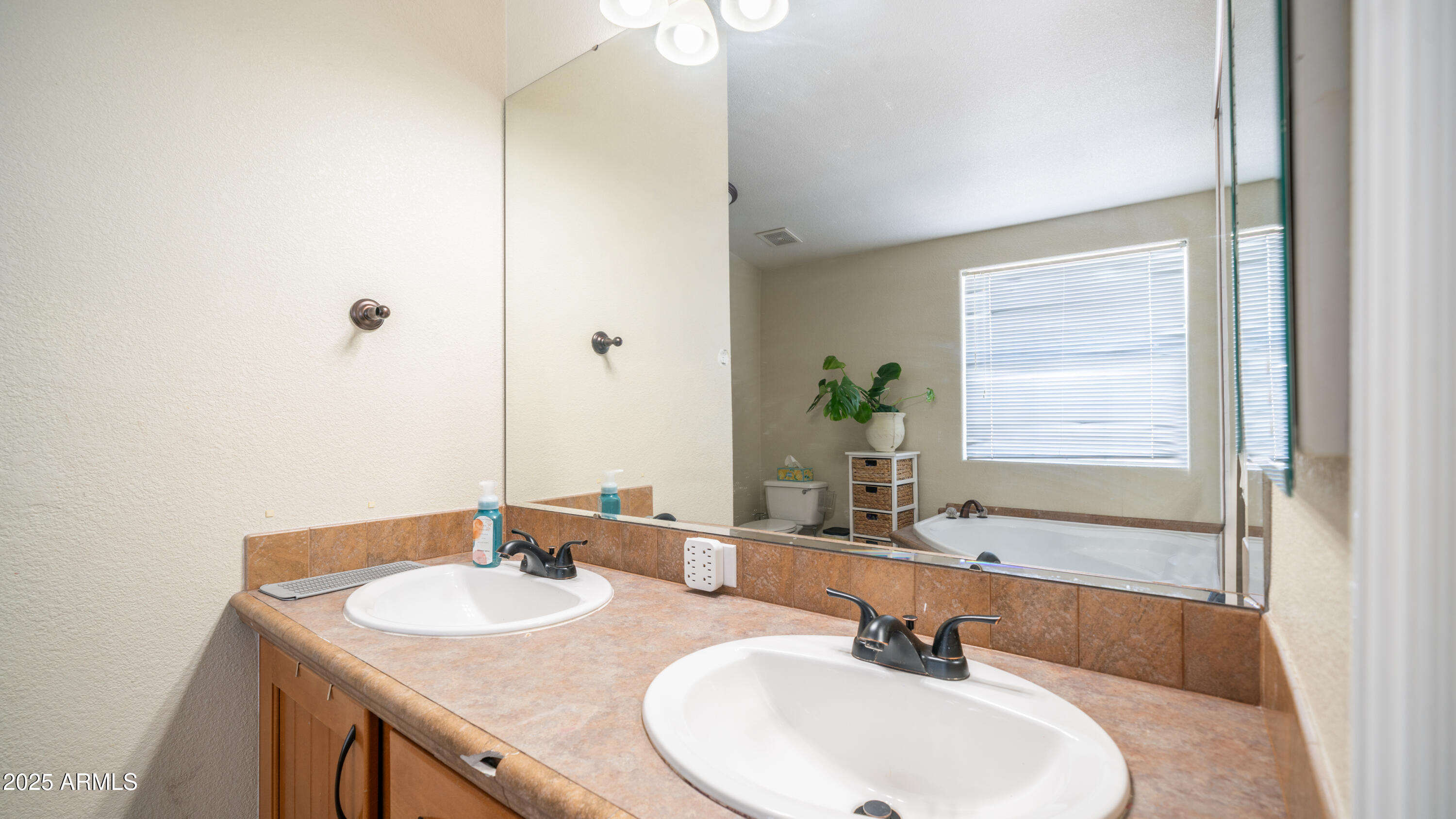 9431 E CORALBELL Avenue, 6