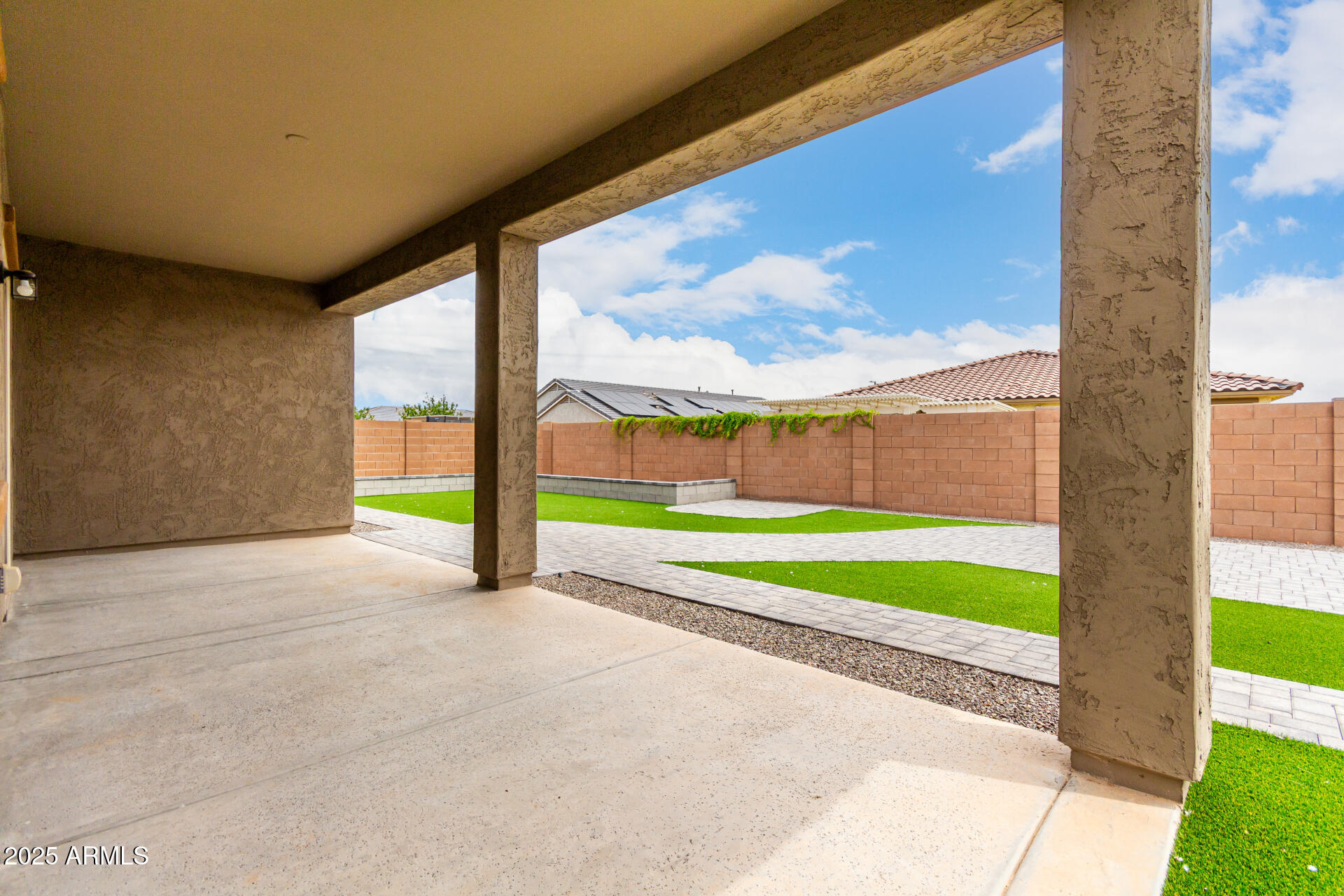 18453 W ELWOOD Street