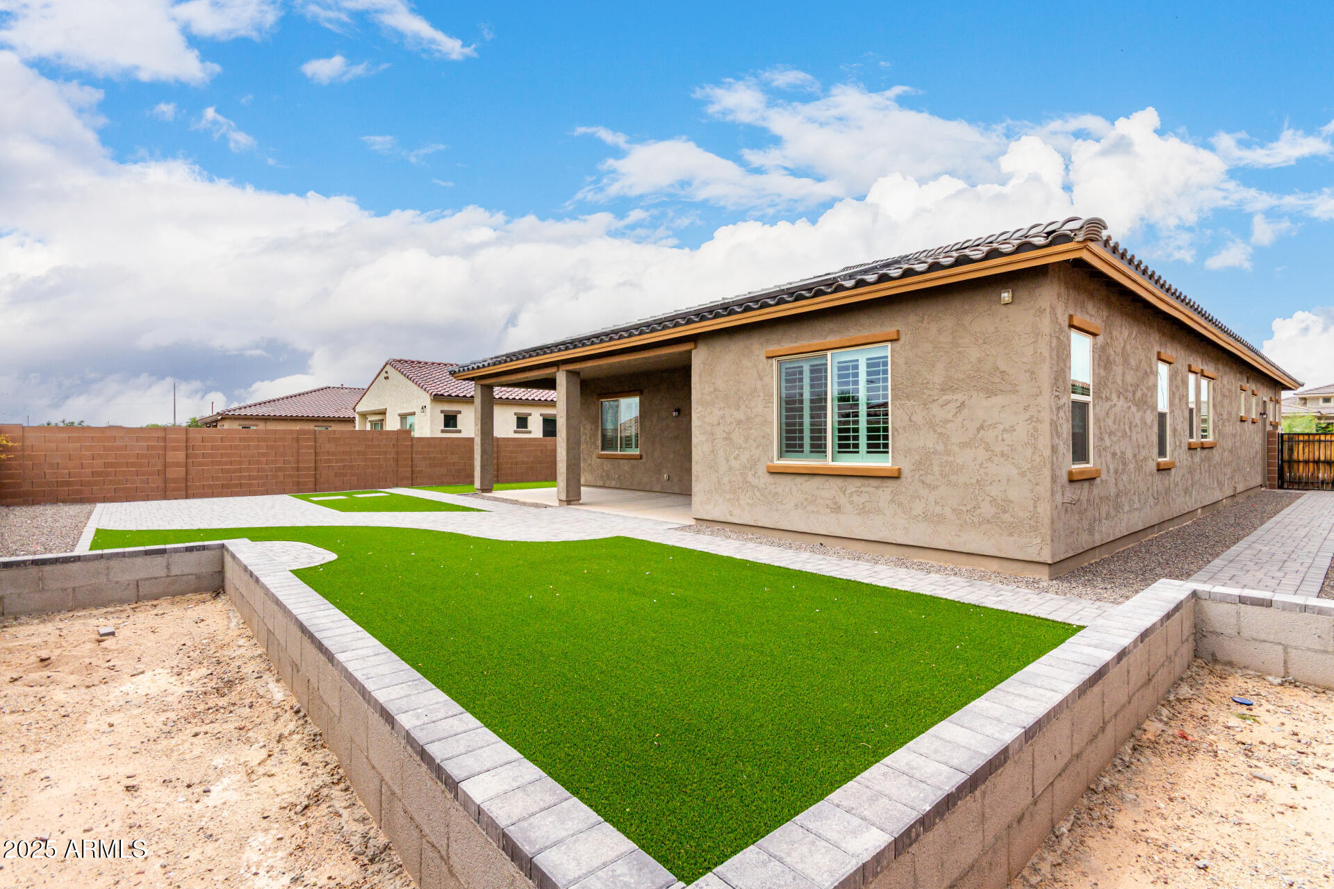 18453 W ELWOOD Street