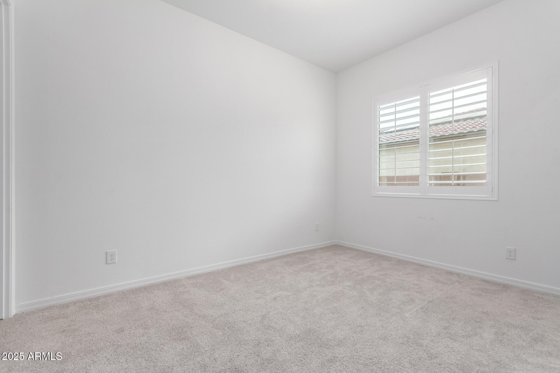 18453 W ELWOOD Street