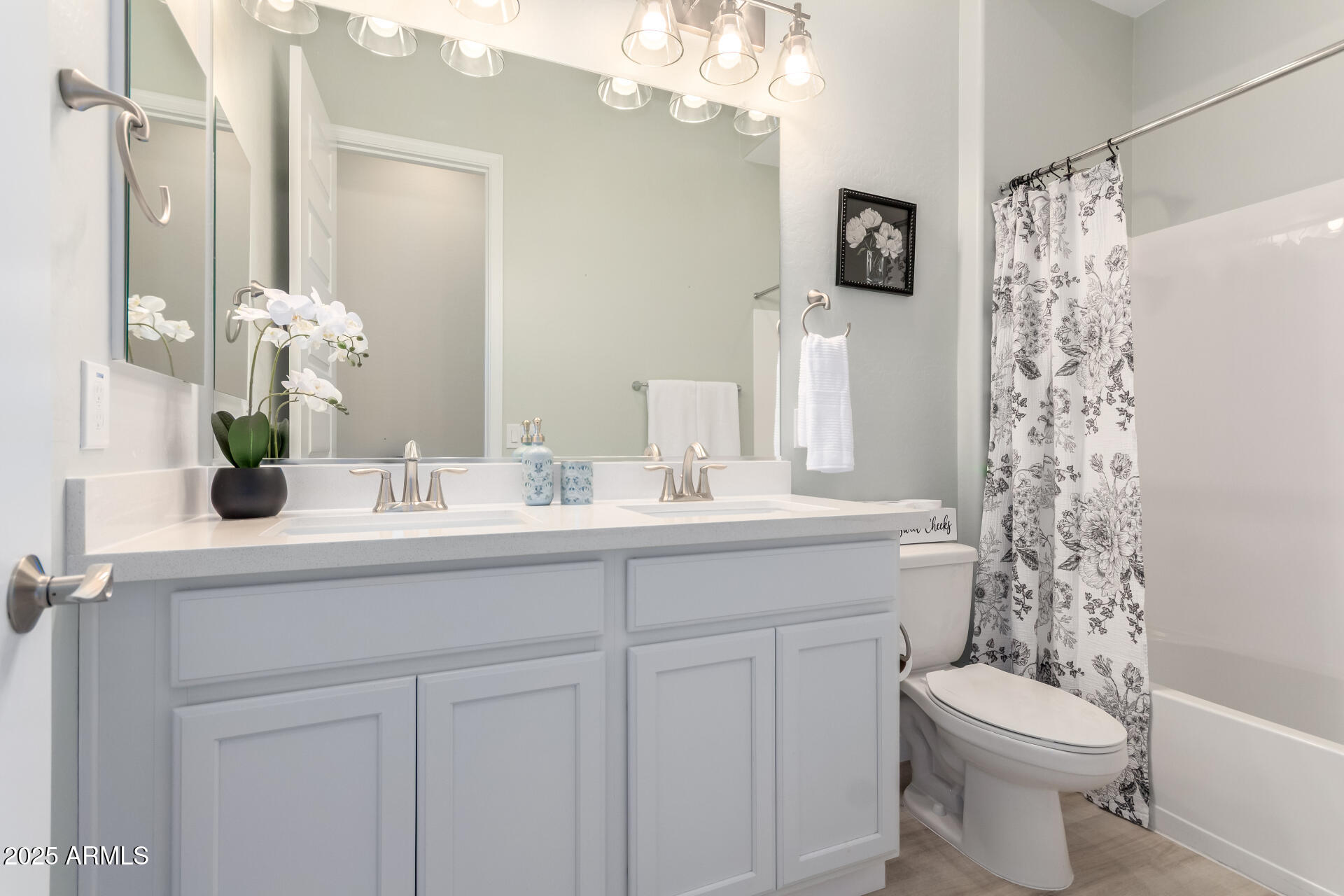 18453 W ELWOOD Street