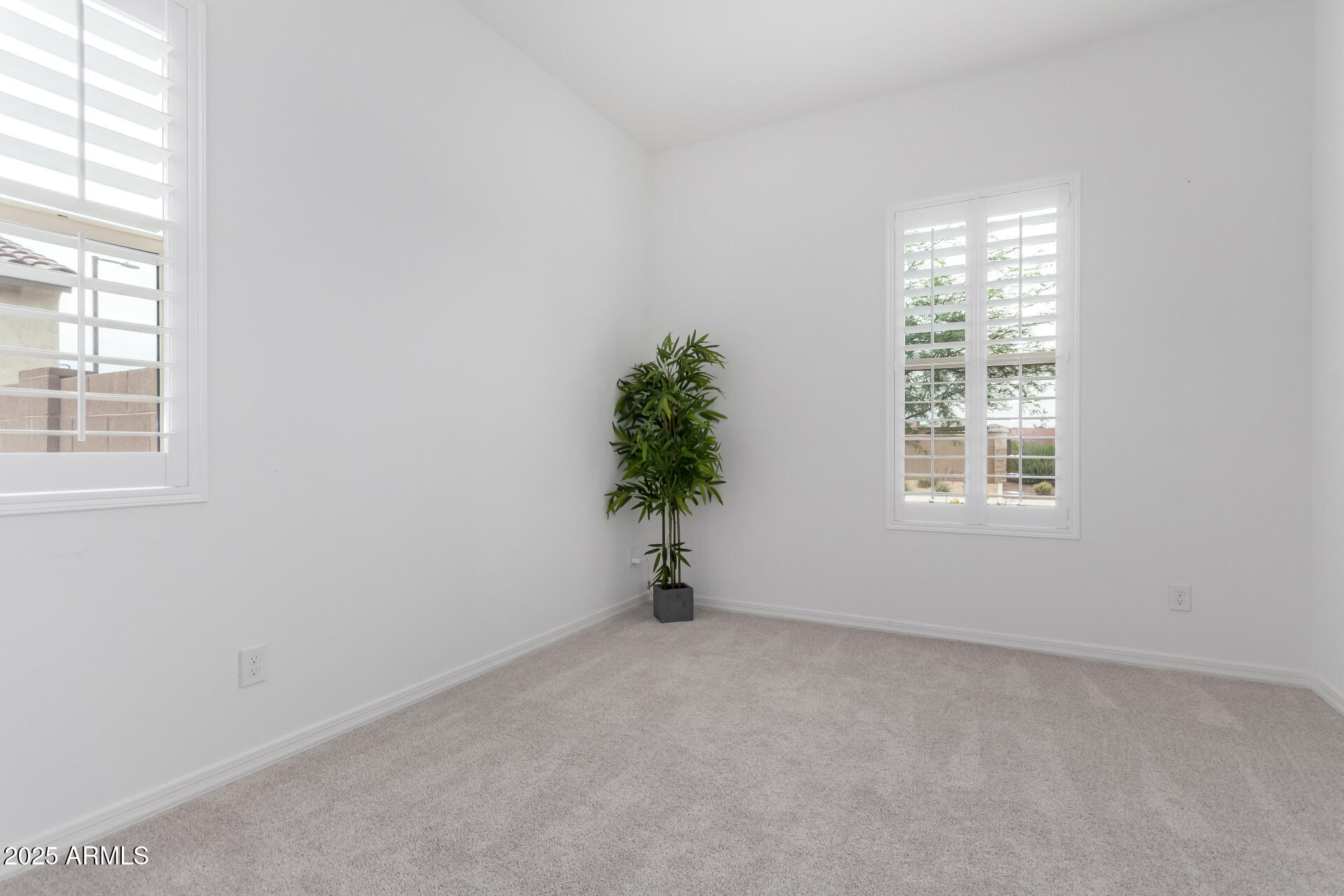 18453 W ELWOOD Street