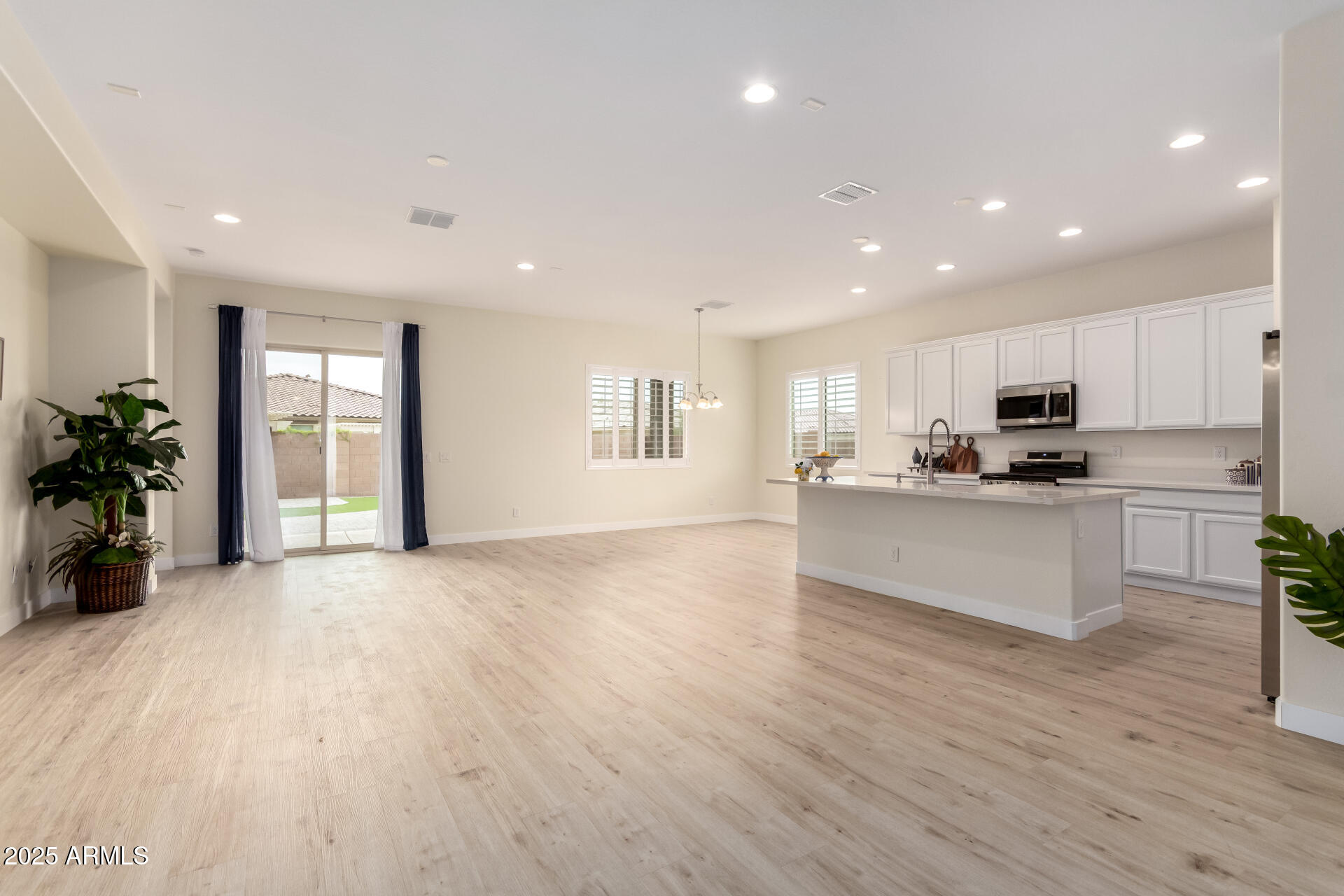 18453 W ELWOOD Street