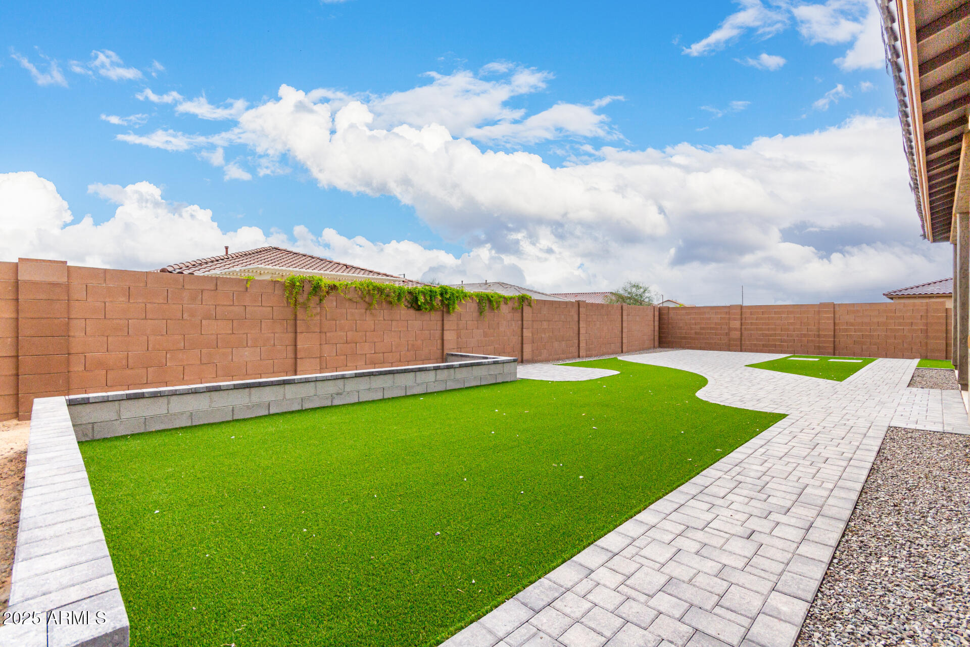 18453 W ELWOOD Street