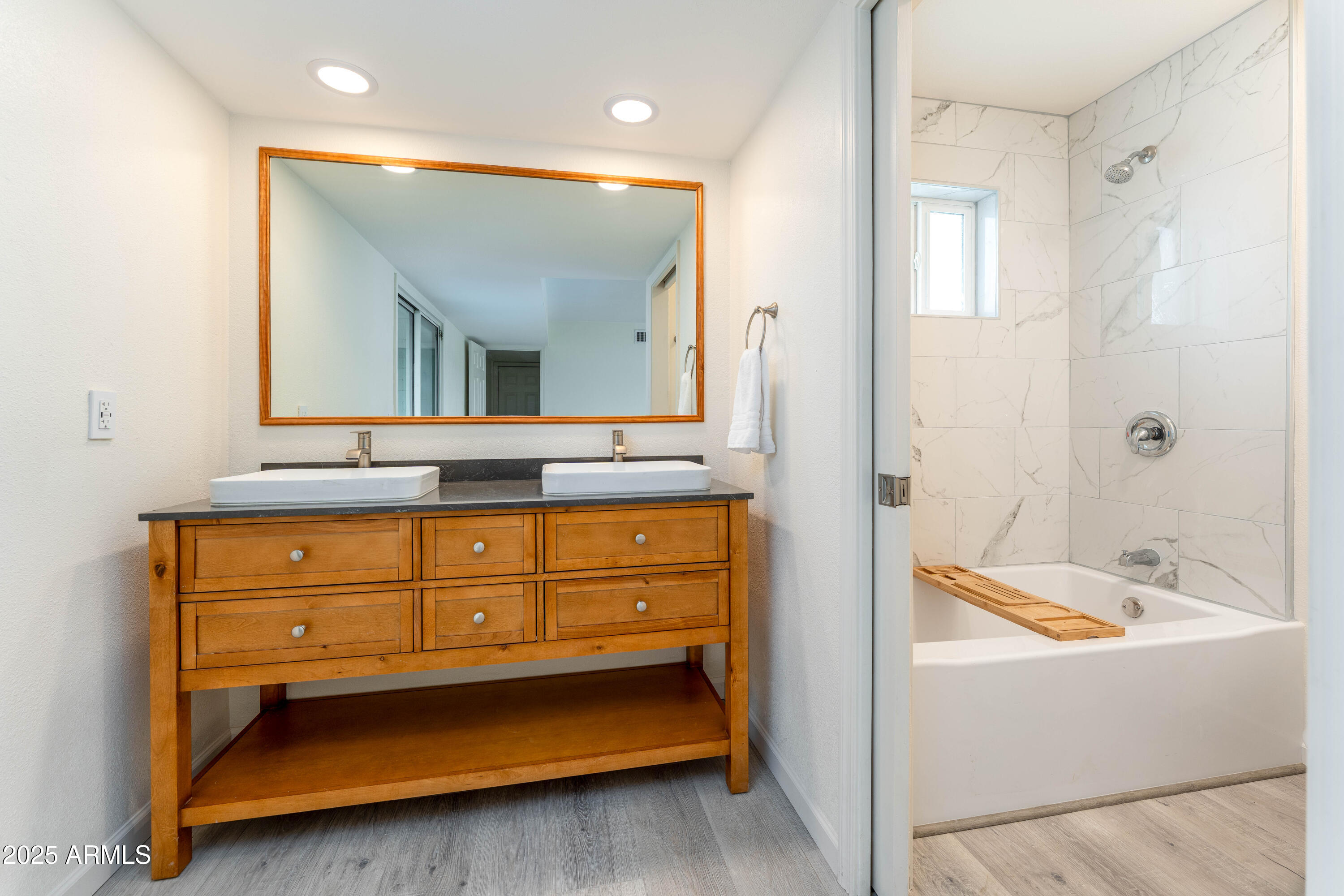 4033 W SHARON Avenue