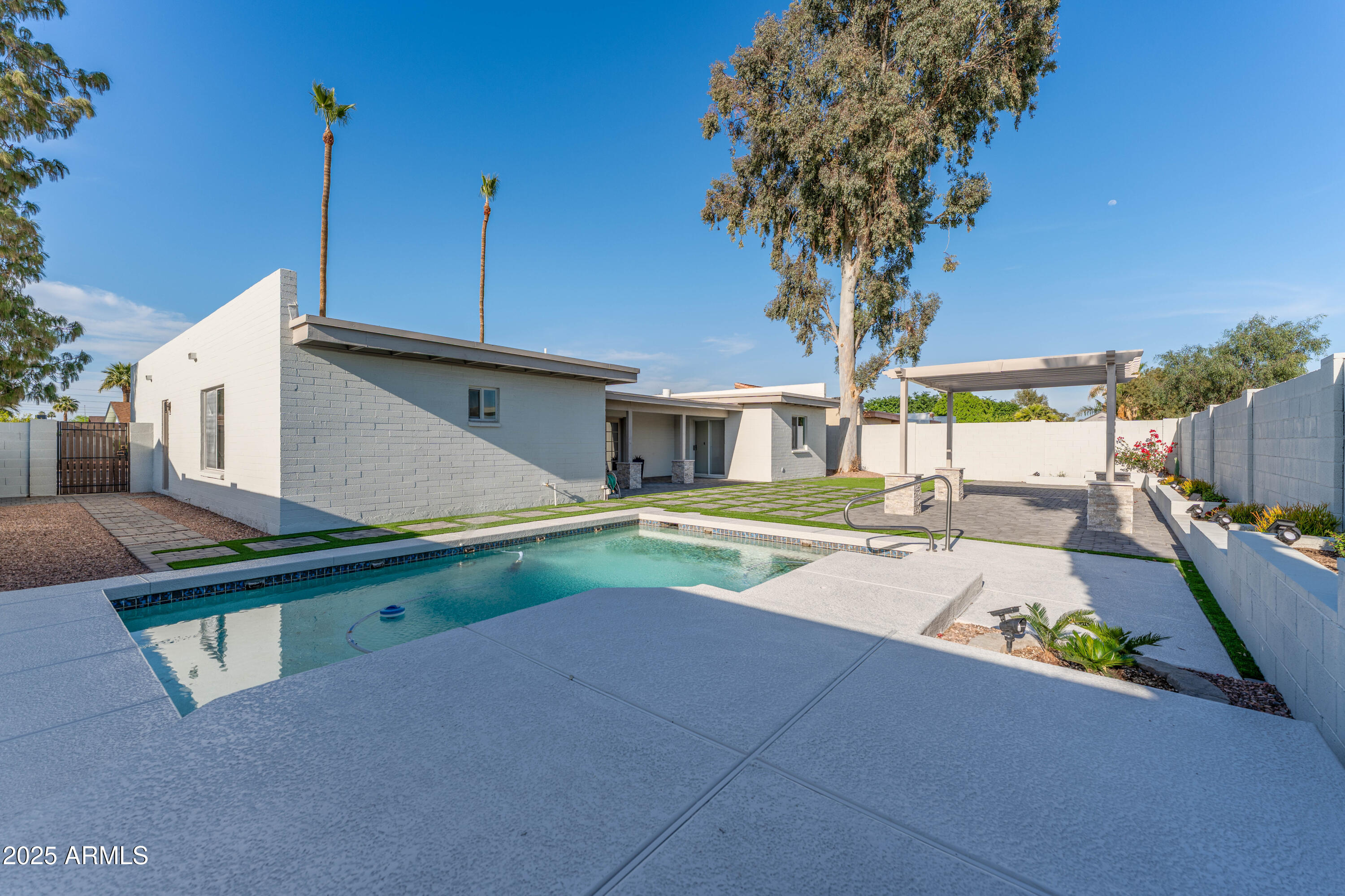 4033 W SHARON Avenue