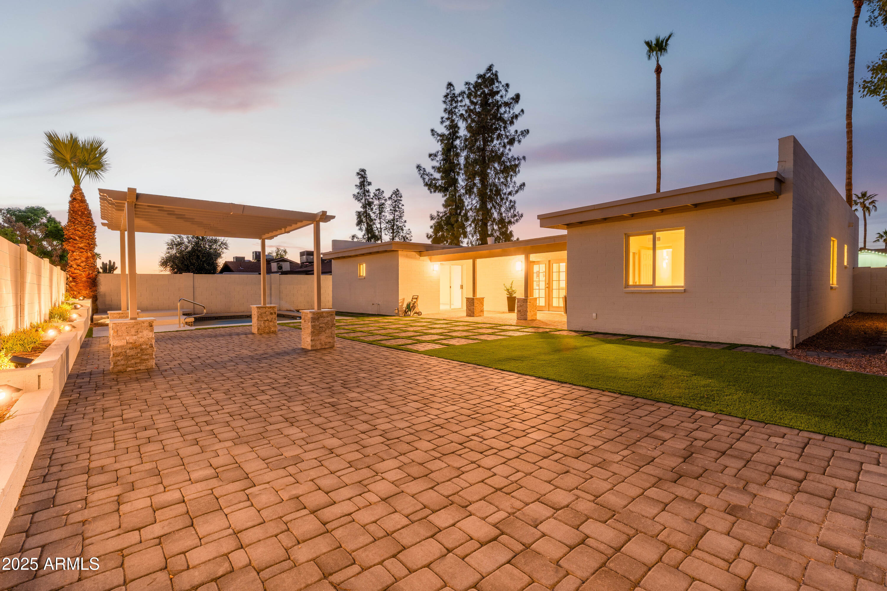 4033 W SHARON Avenue