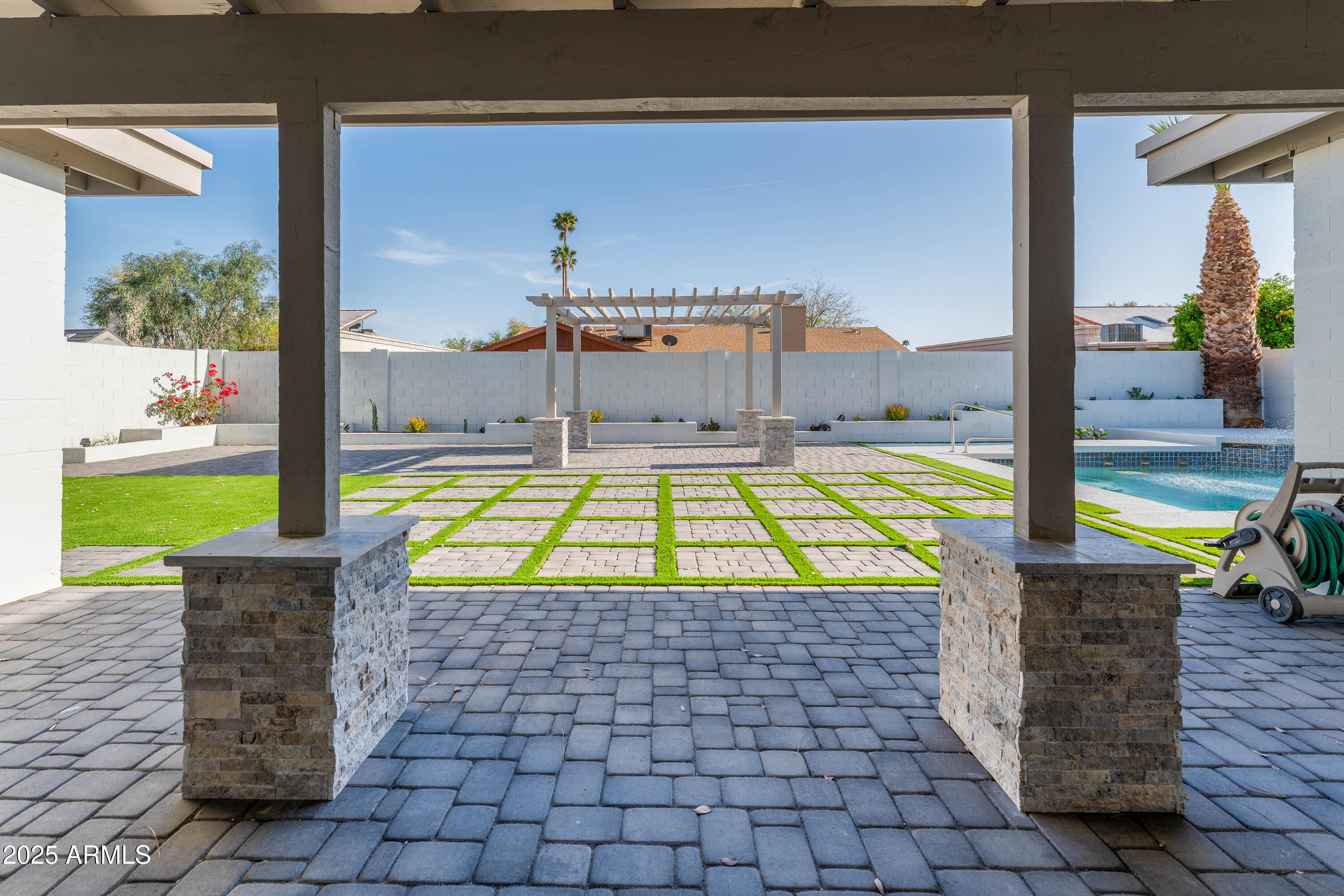 4033 W SHARON Avenue