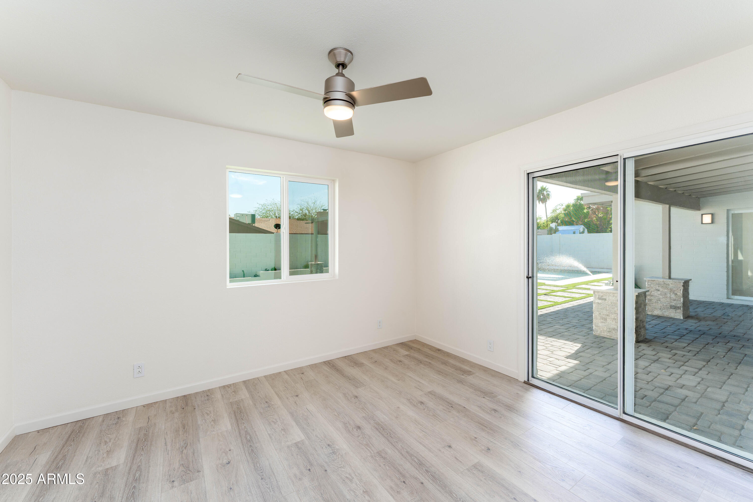 4033 W SHARON Avenue