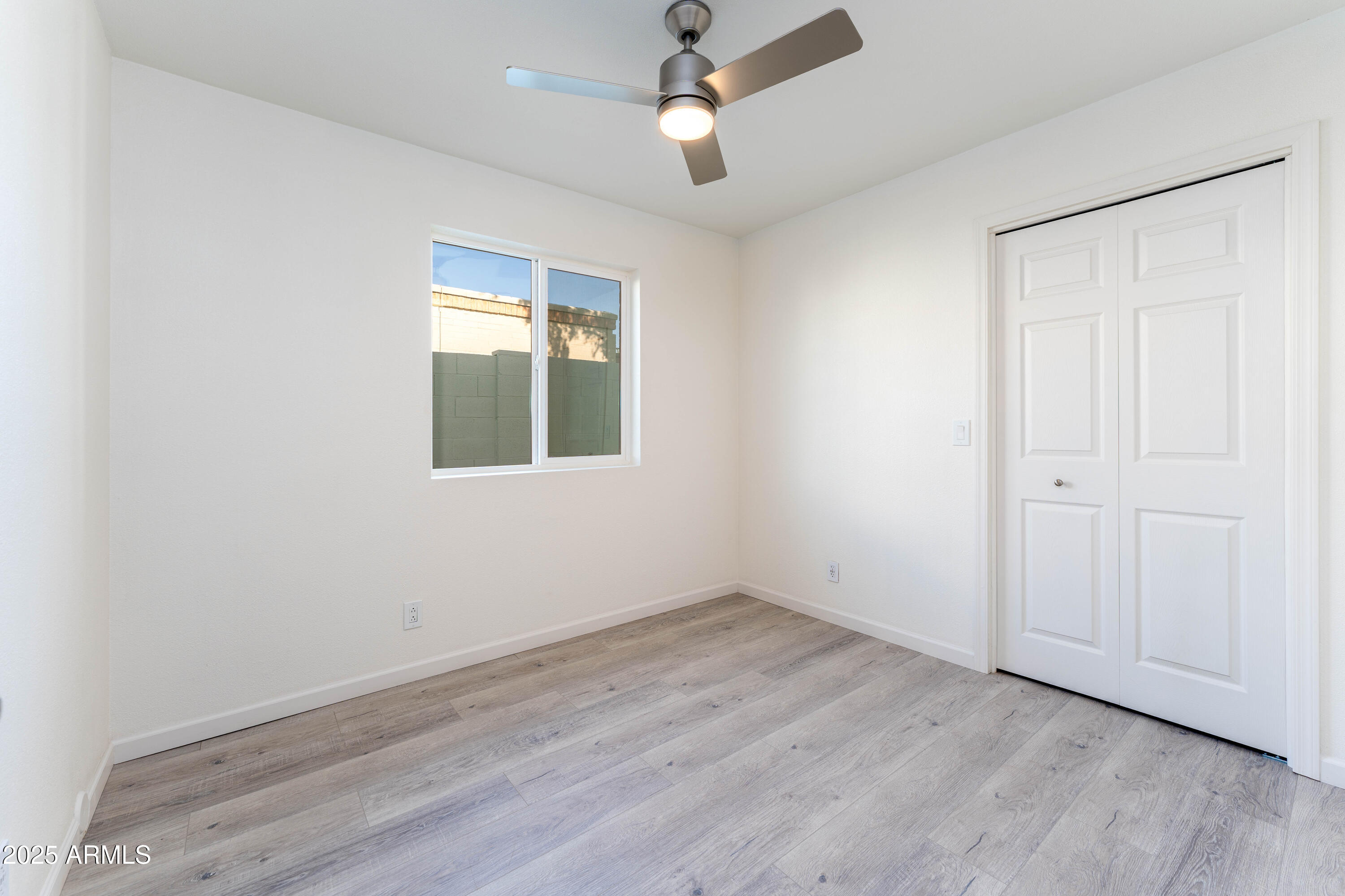 4033 W SHARON Avenue