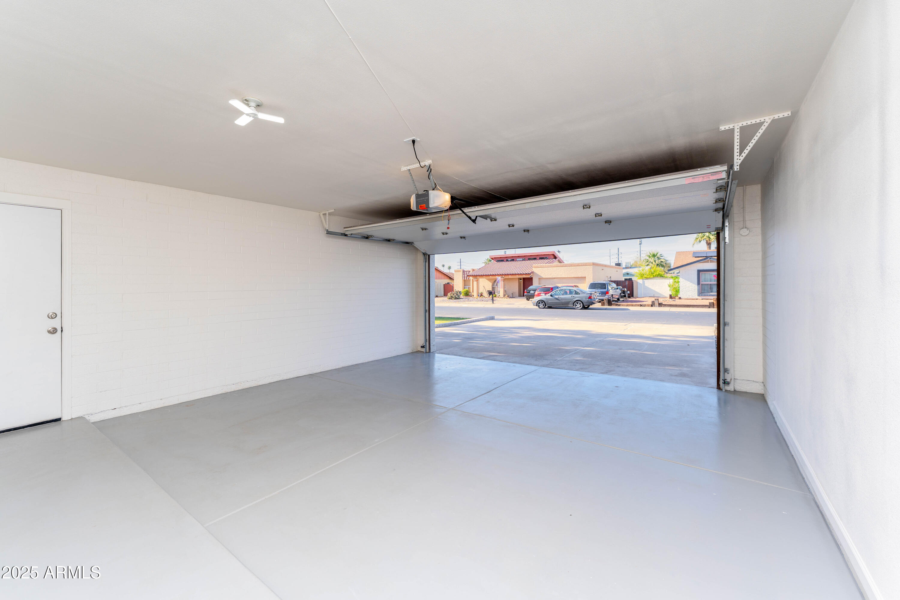 4033 W SHARON Avenue