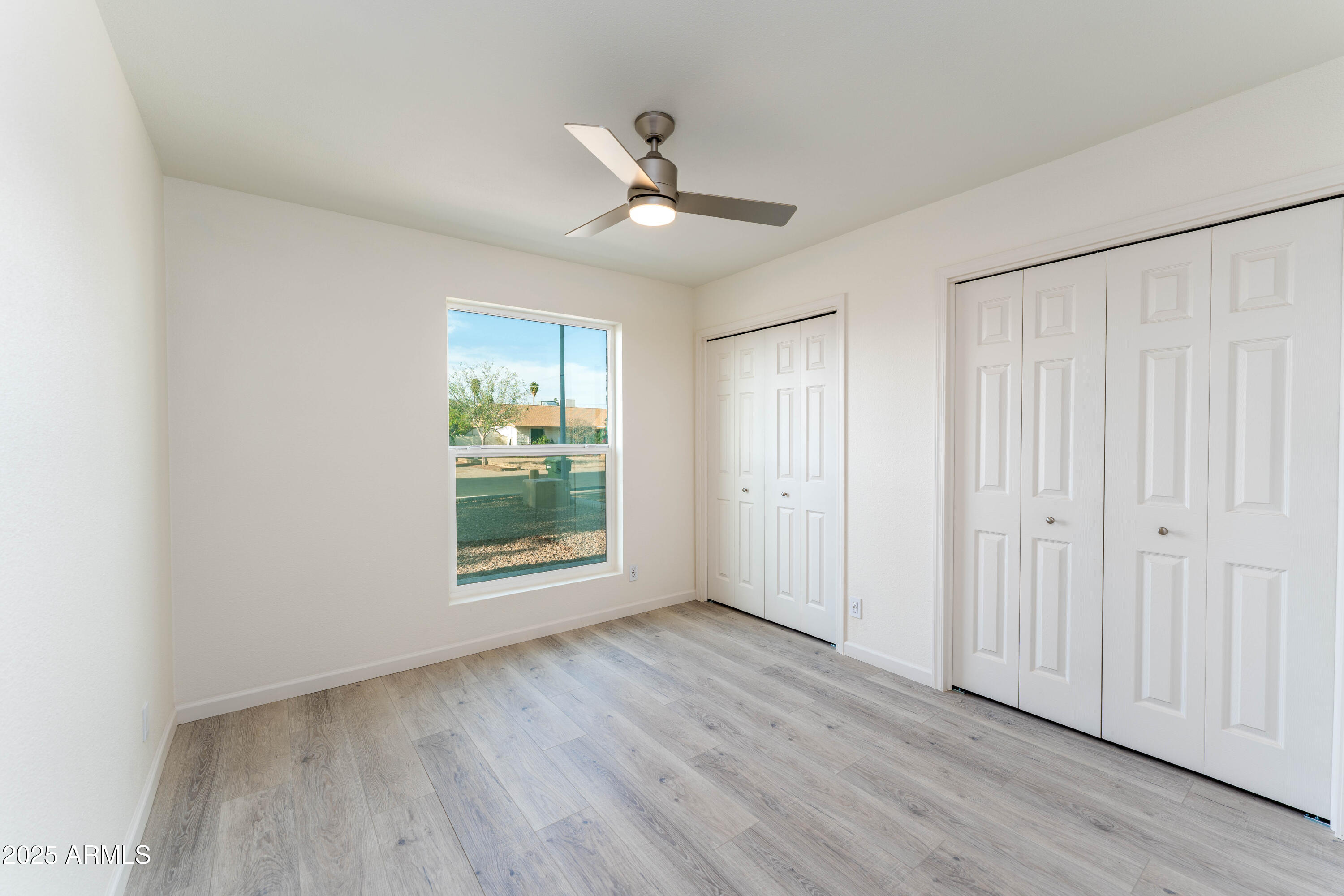 4033 W SHARON Avenue