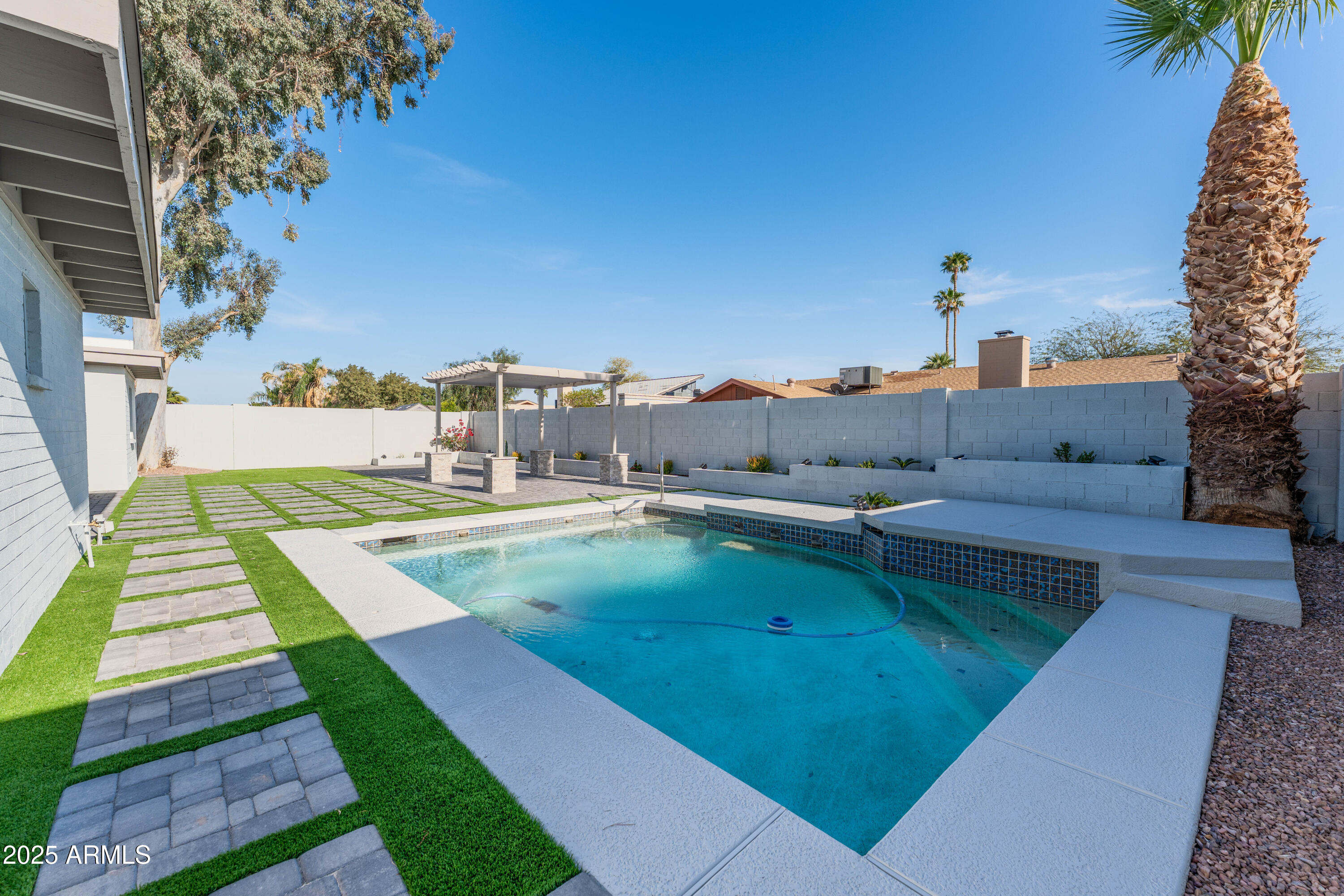 4033 W SHARON Avenue