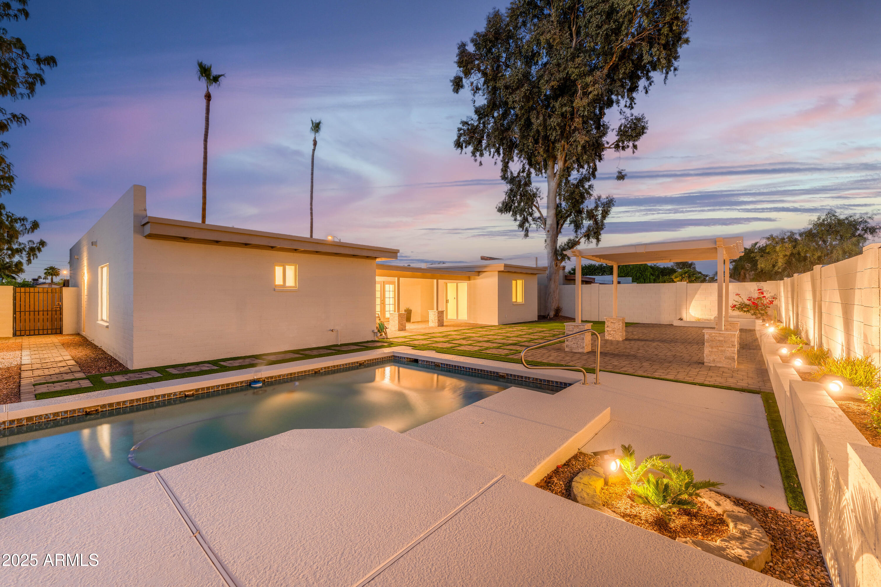 4033 W SHARON Avenue