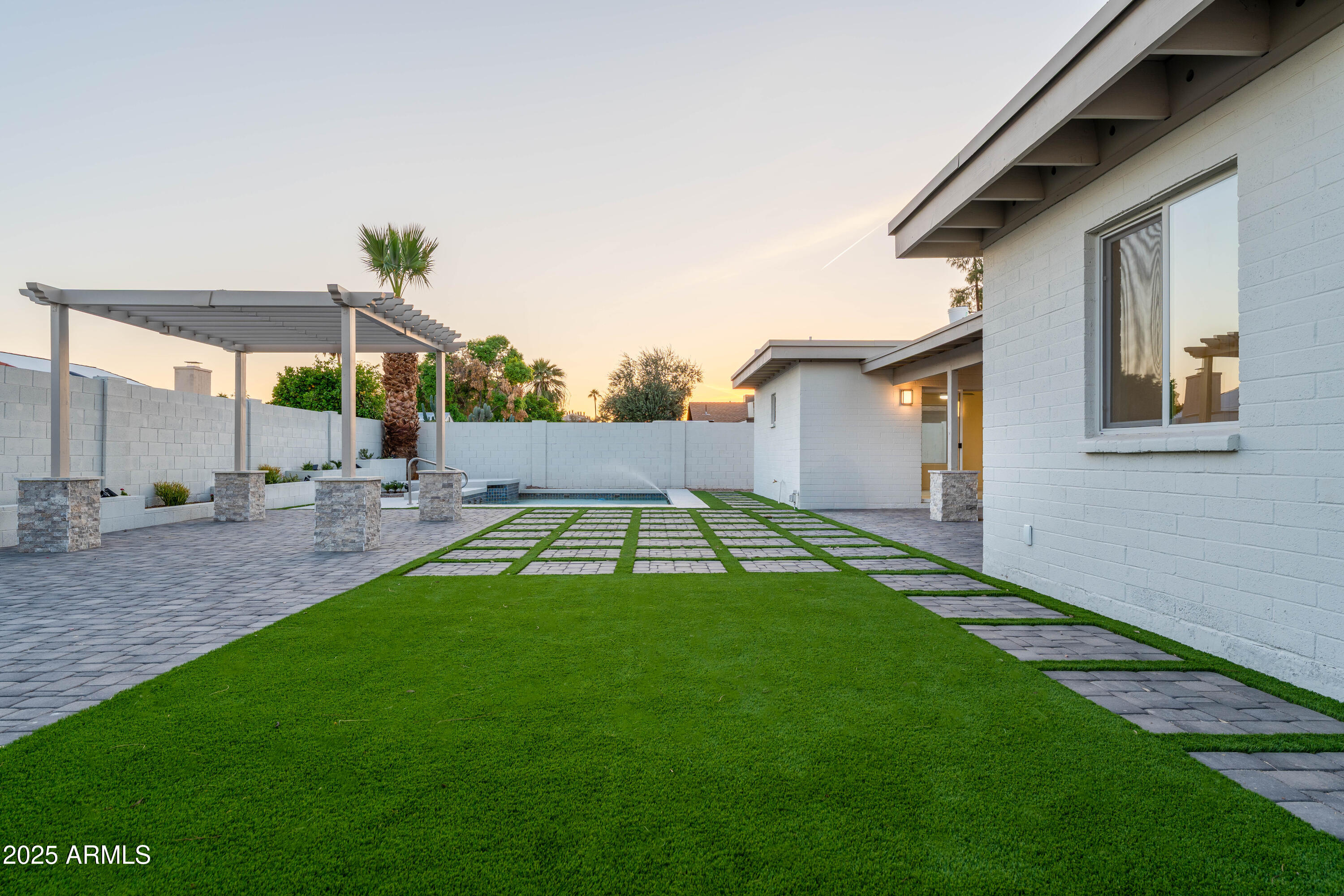 4033 W SHARON Avenue