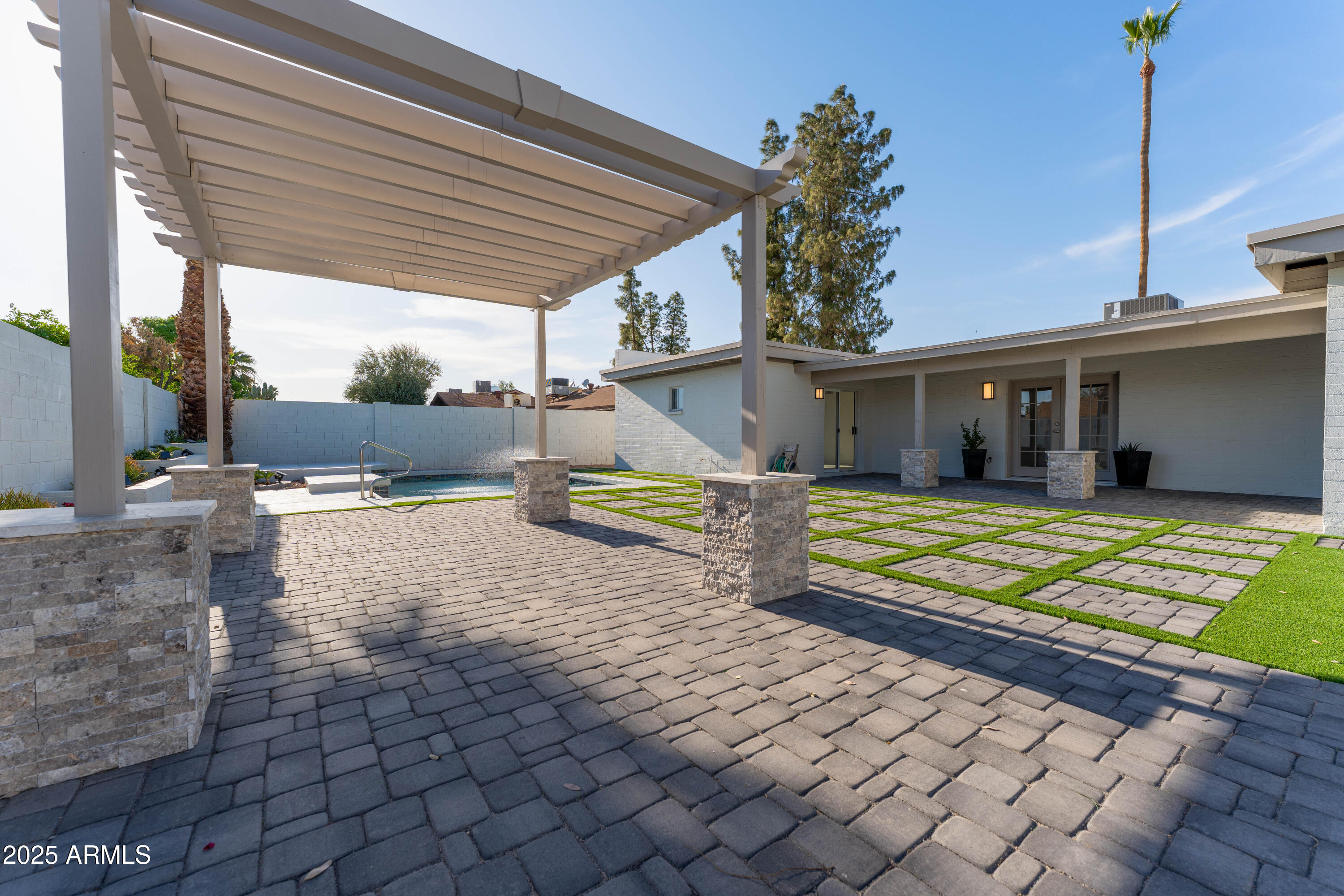 4033 W SHARON Avenue