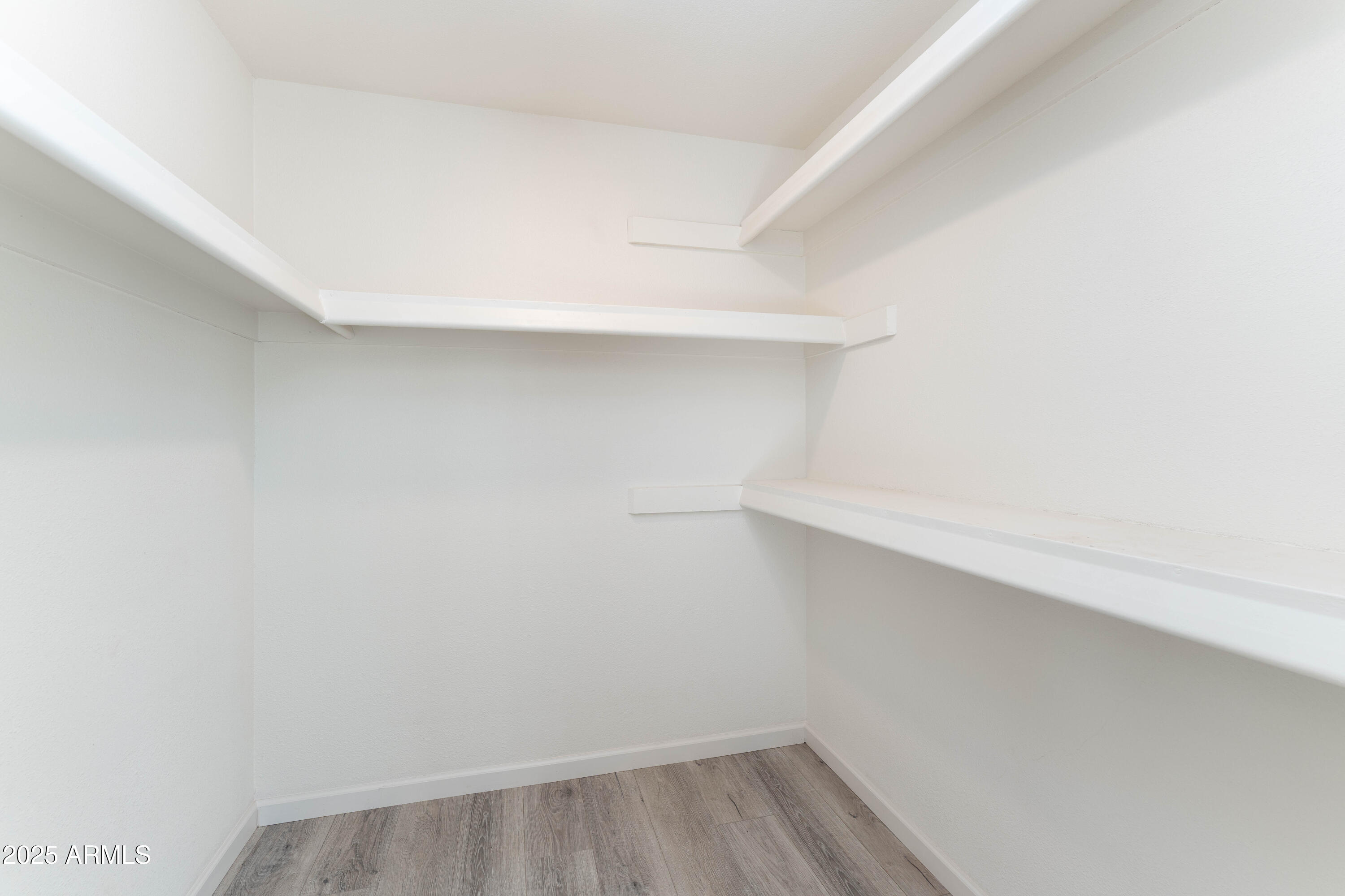 4033 W SHARON Avenue