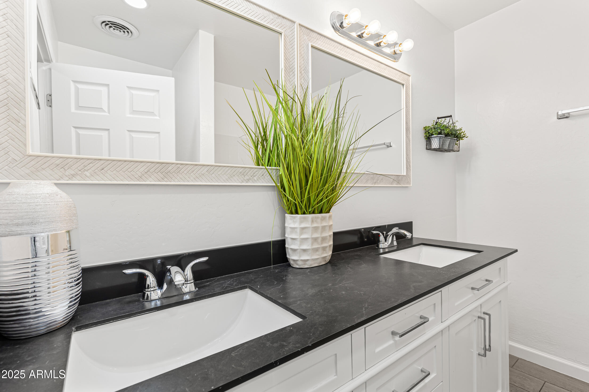 6010 W COOLIDGE Street