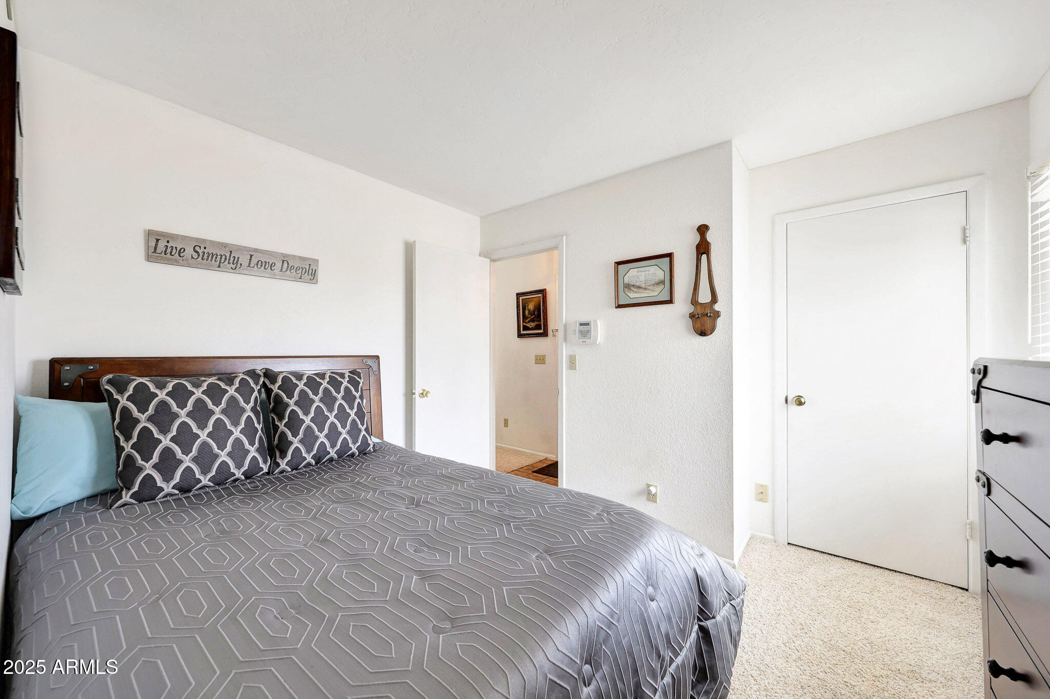 1122 E MICHELLE Drive