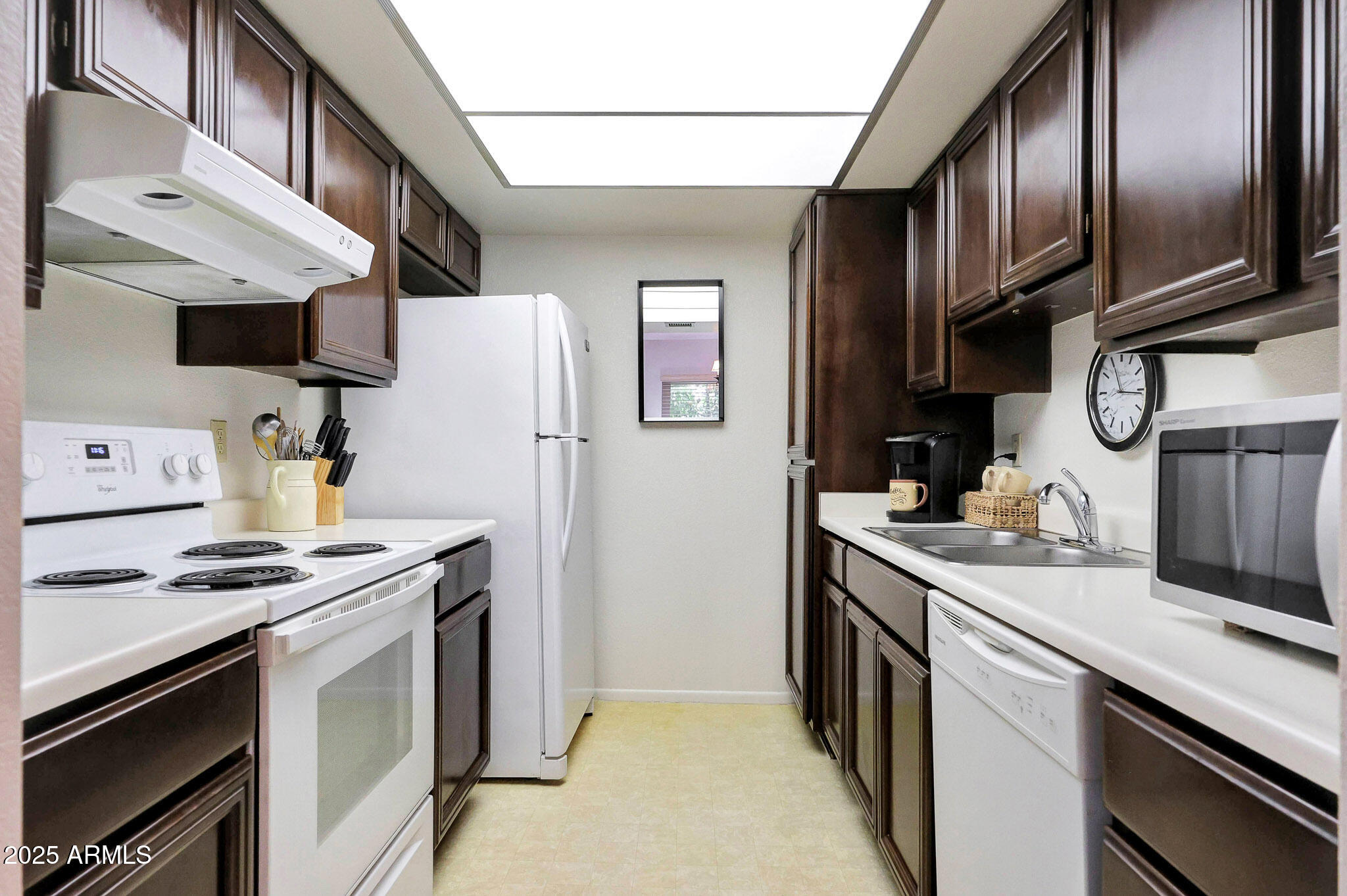 1122 E MICHELLE Drive