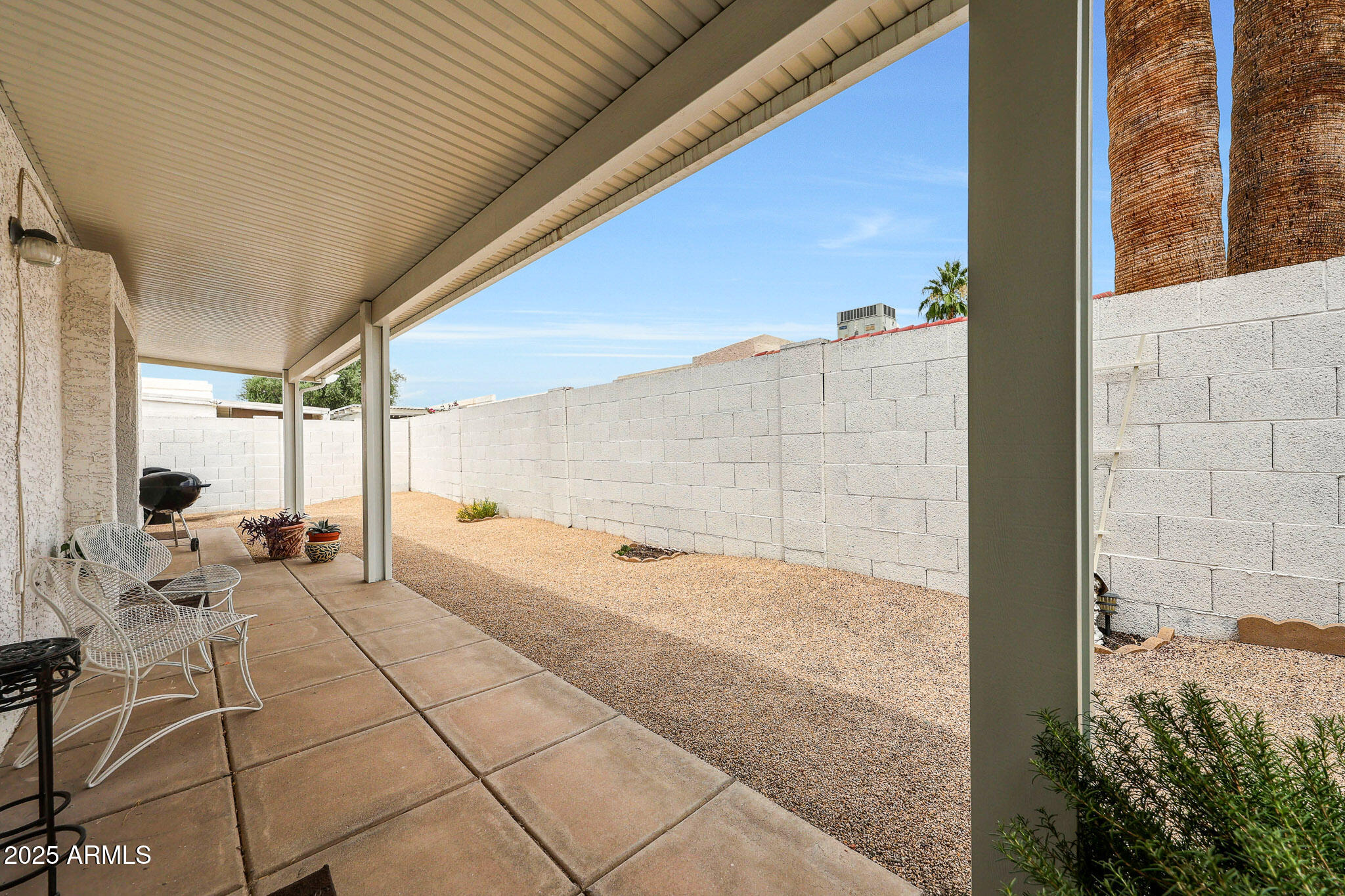 1122 E MICHELLE Drive