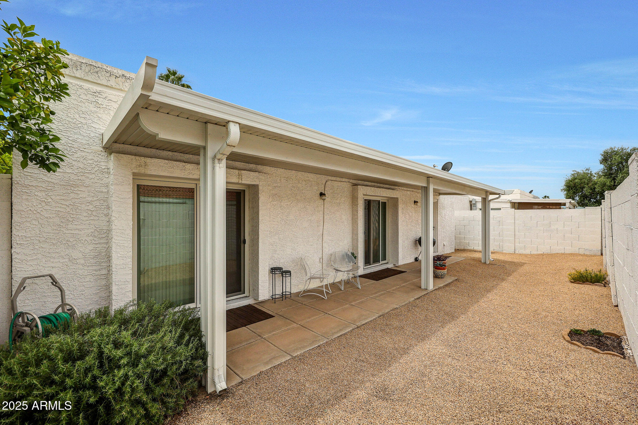 1122 E MICHELLE Drive