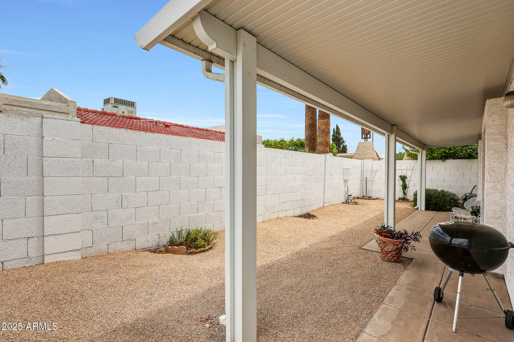 1122 E MICHELLE Drive