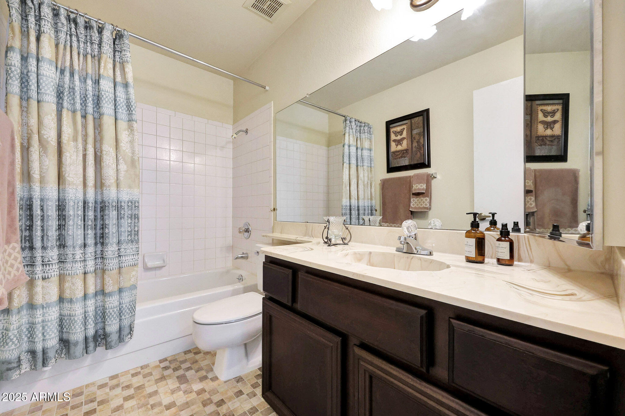 1122 E MICHELLE Drive