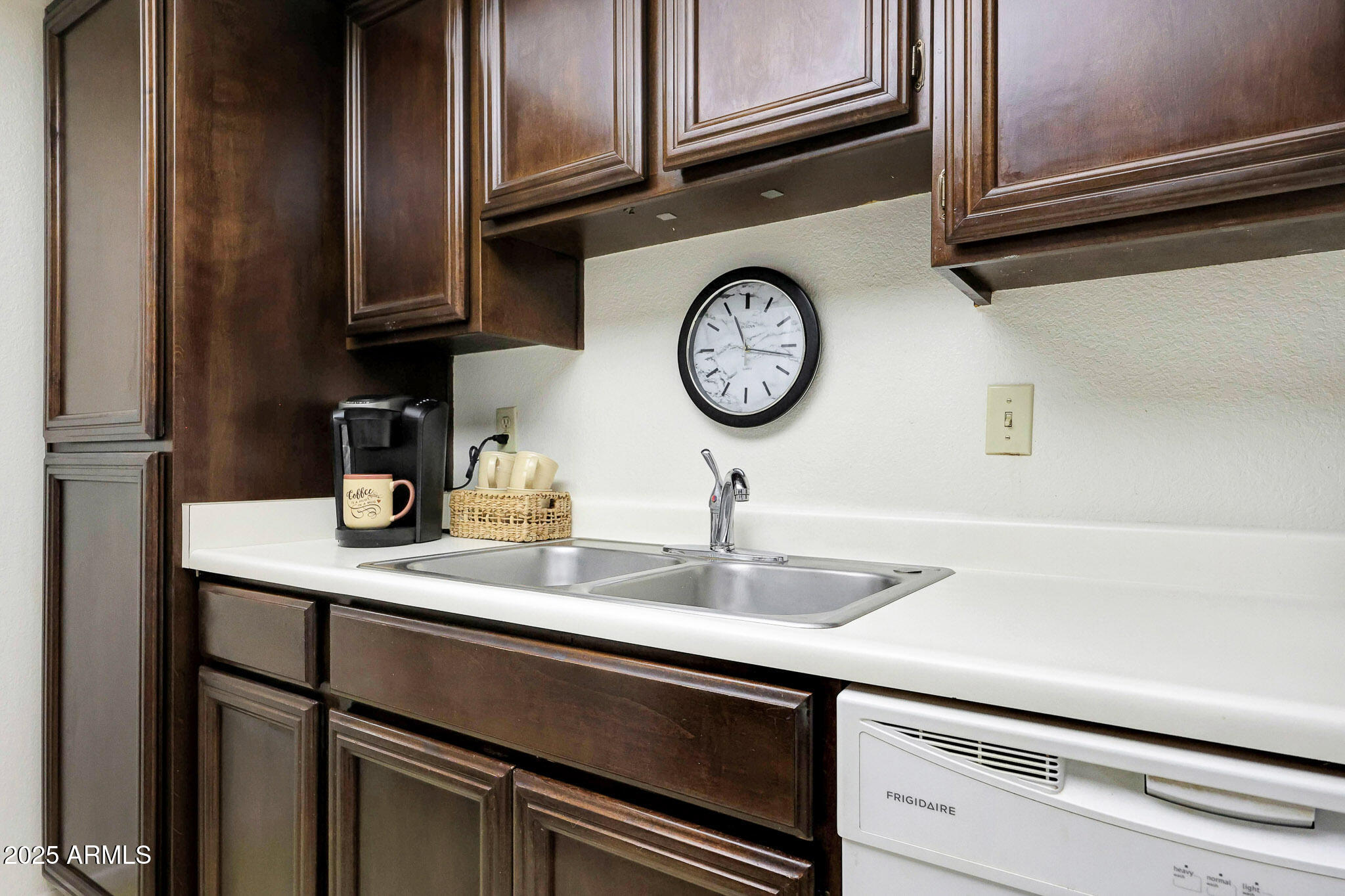 1122 E MICHELLE Drive