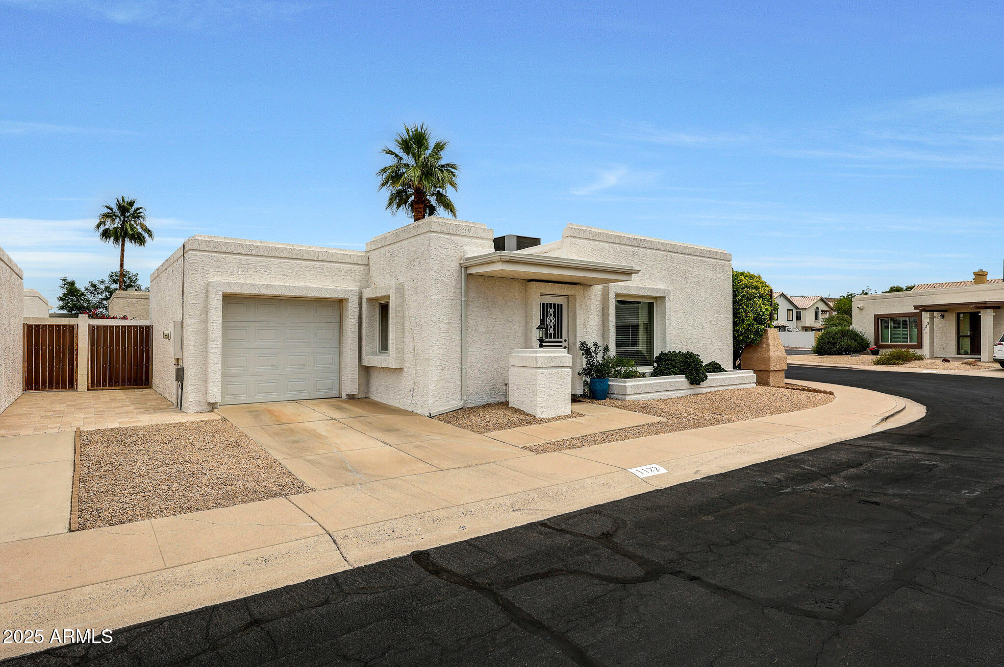 1122 E MICHELLE Drive