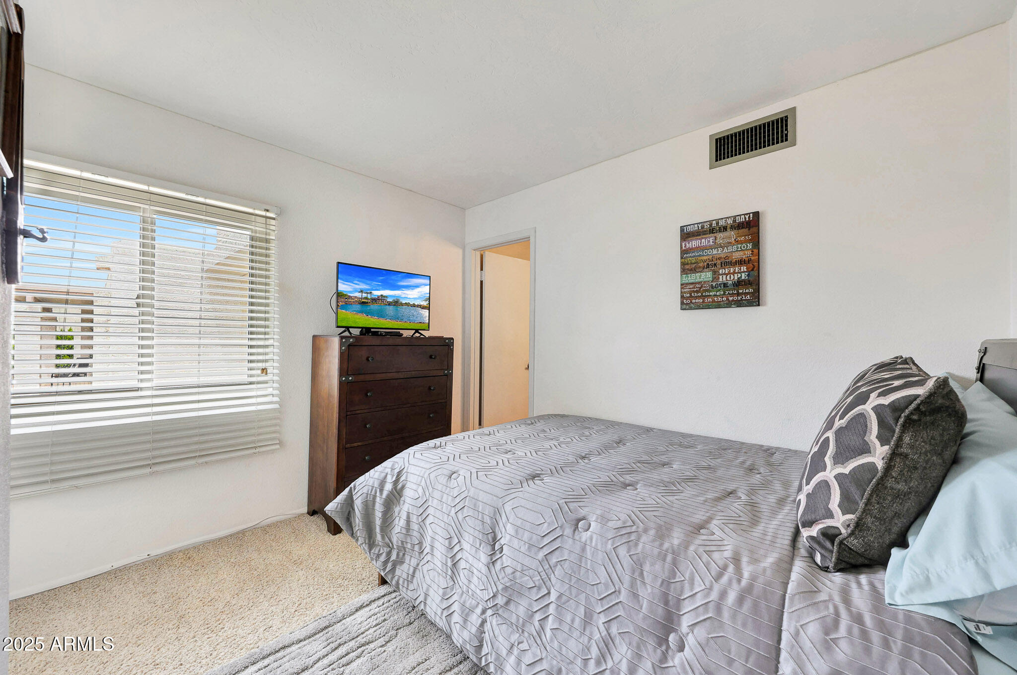 1122 E MICHELLE Drive