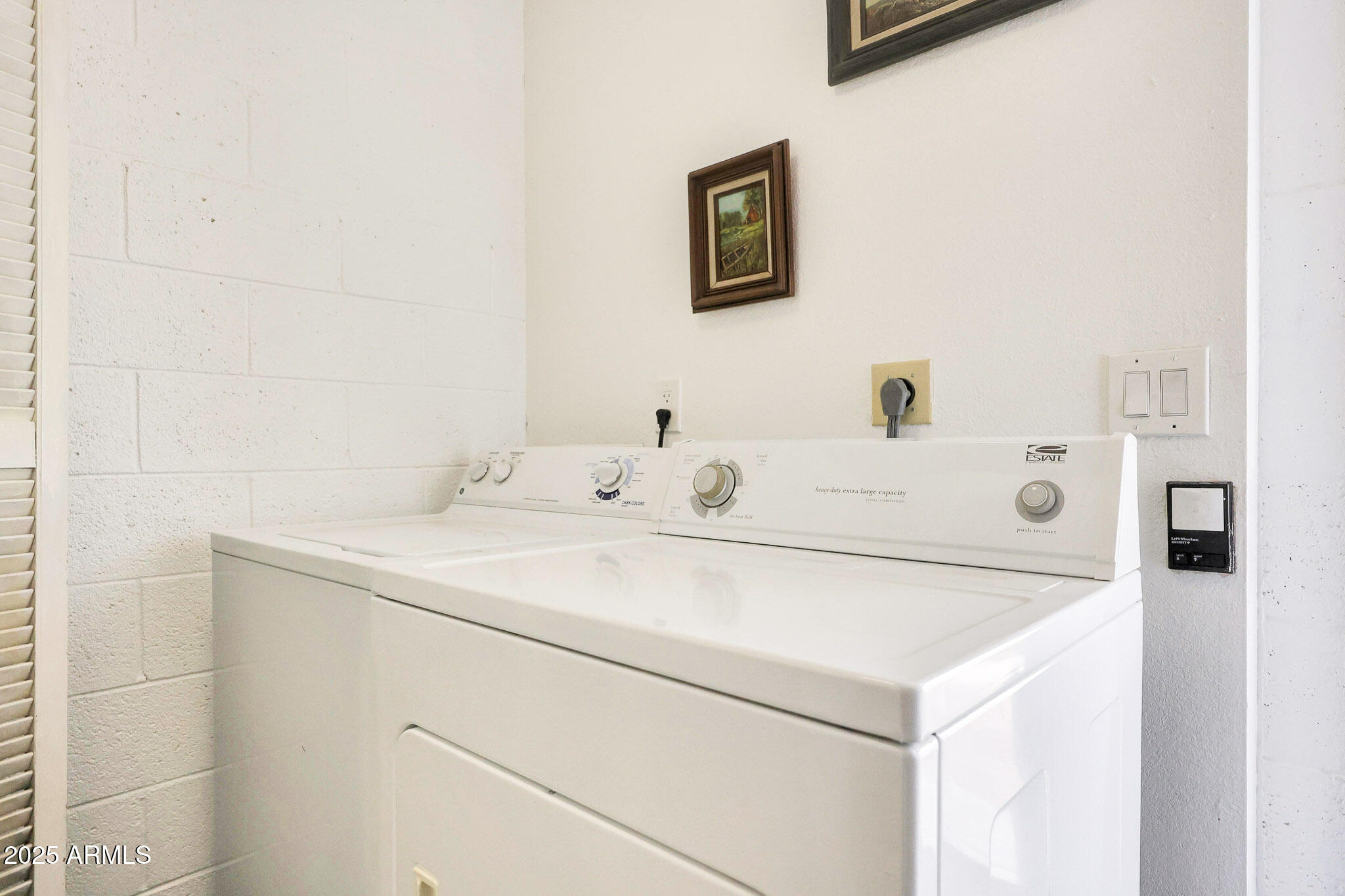 1122 E MICHELLE Drive