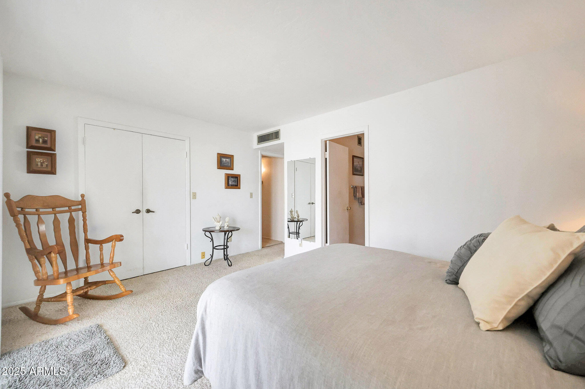 1122 E MICHELLE Drive