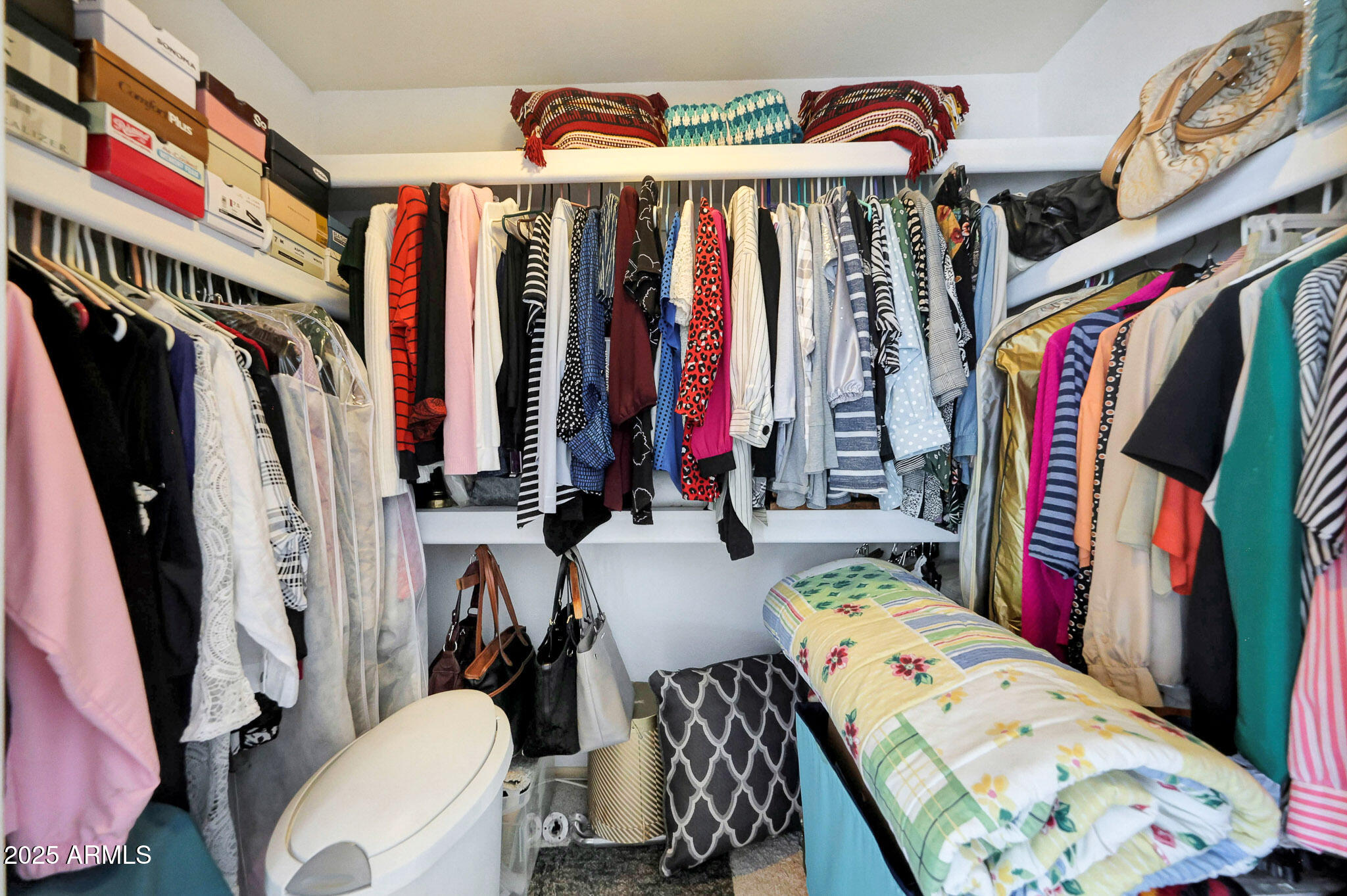 1122 E MICHELLE Drive