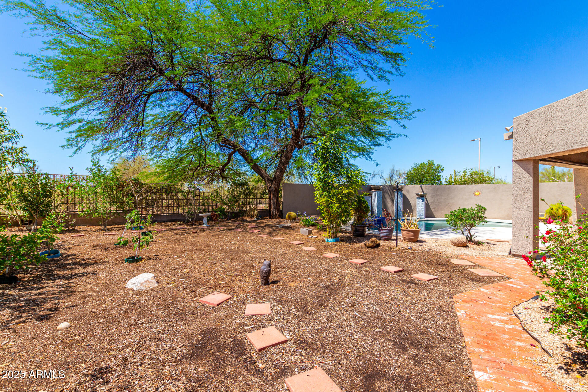 4801 E QUIEN SABE Way