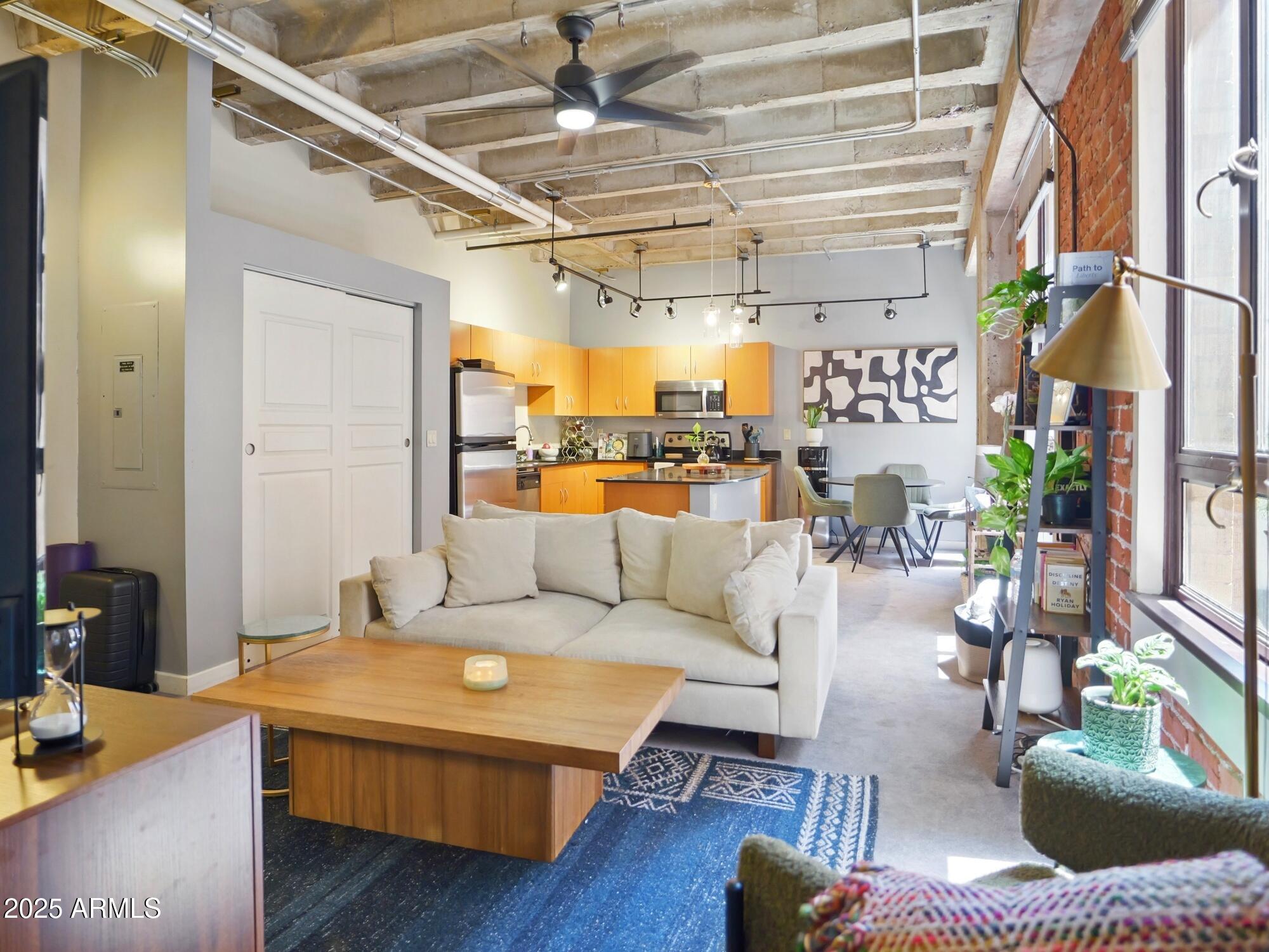 114 W Adams Street, 505