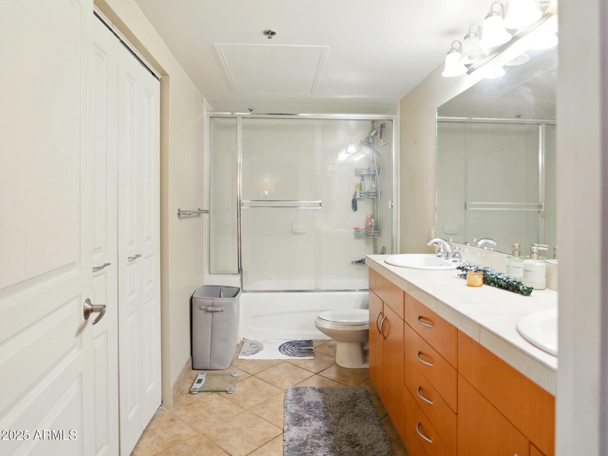 114 W Adams Street, 505